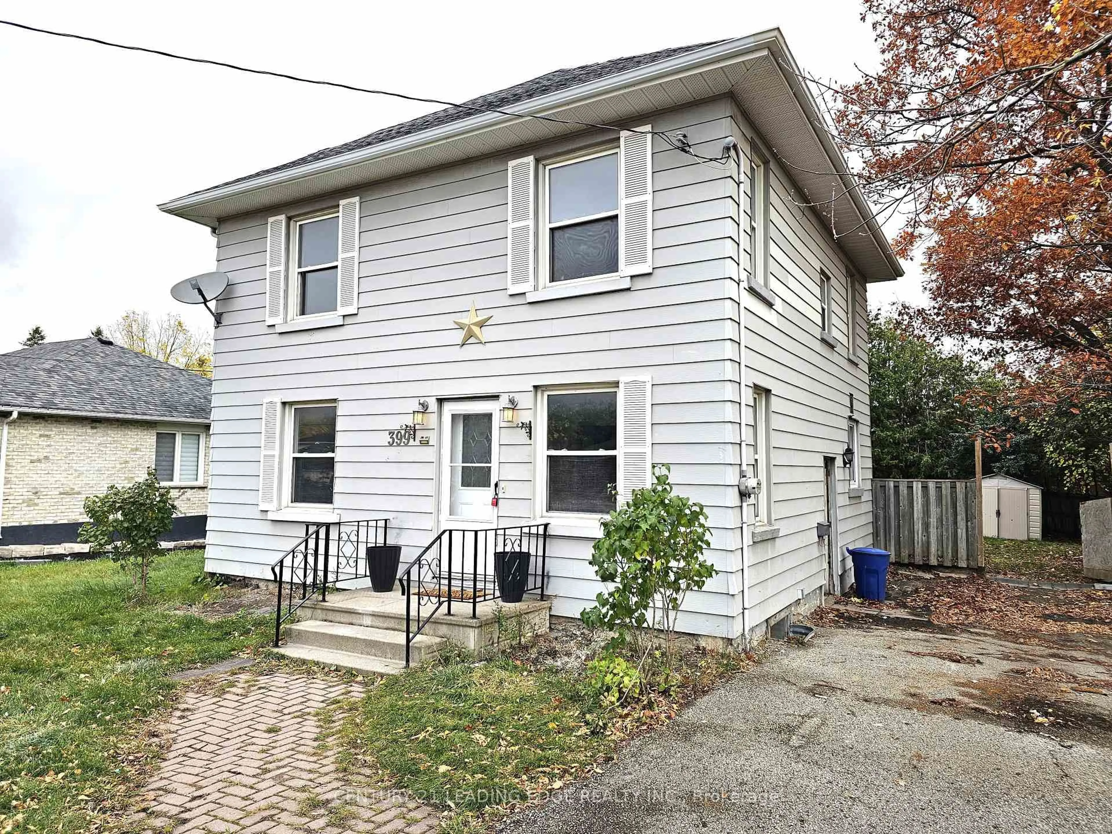 Home with vinyl exterior material, street for 399 The Queensway South, Georgina Ontario L4P 2C6