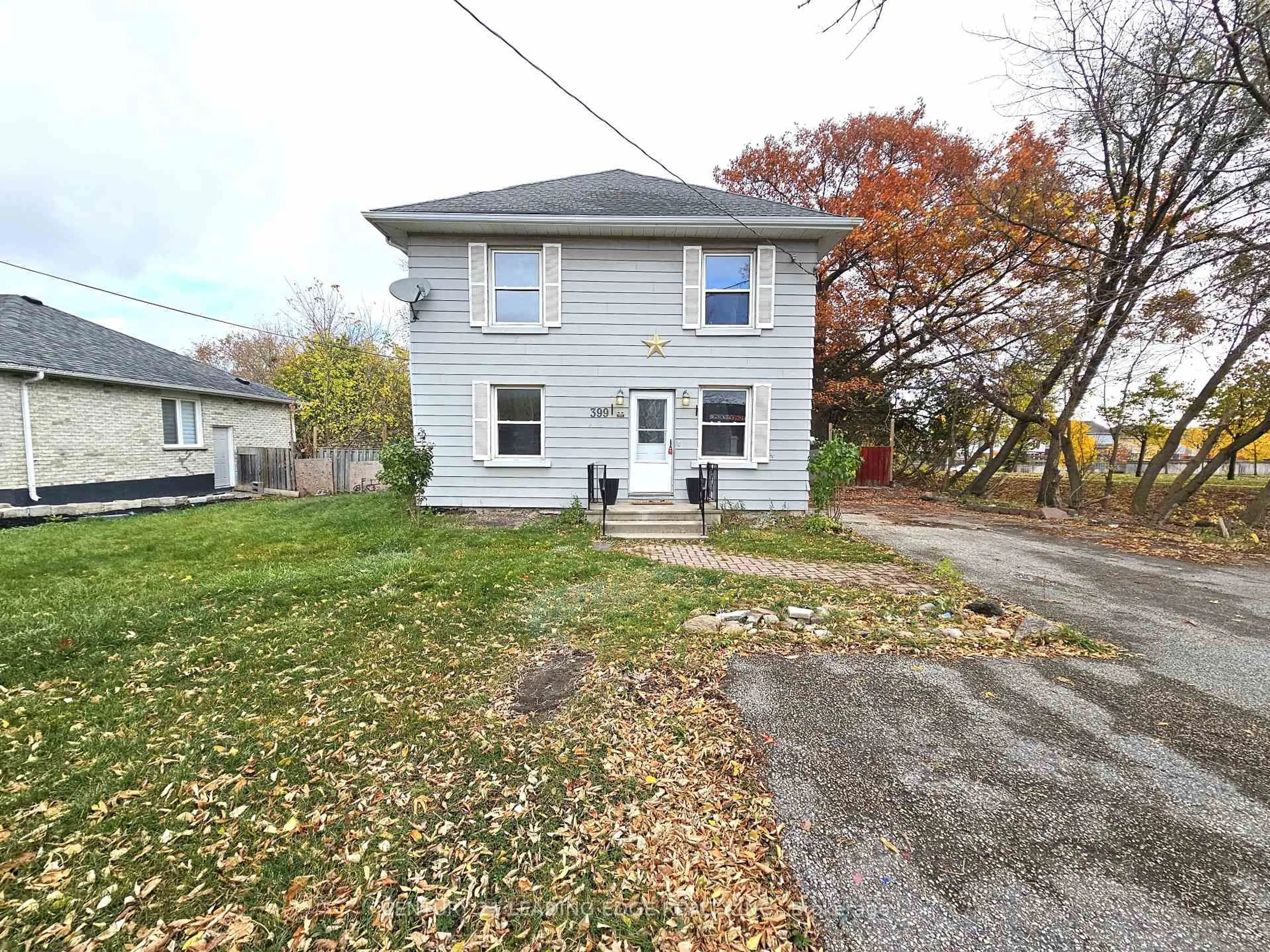 A pic from outside/outdoor area/front of a property/back of a property/a pic from drone, street for 399 The Queensway South, Georgina Ontario L4P 2C6