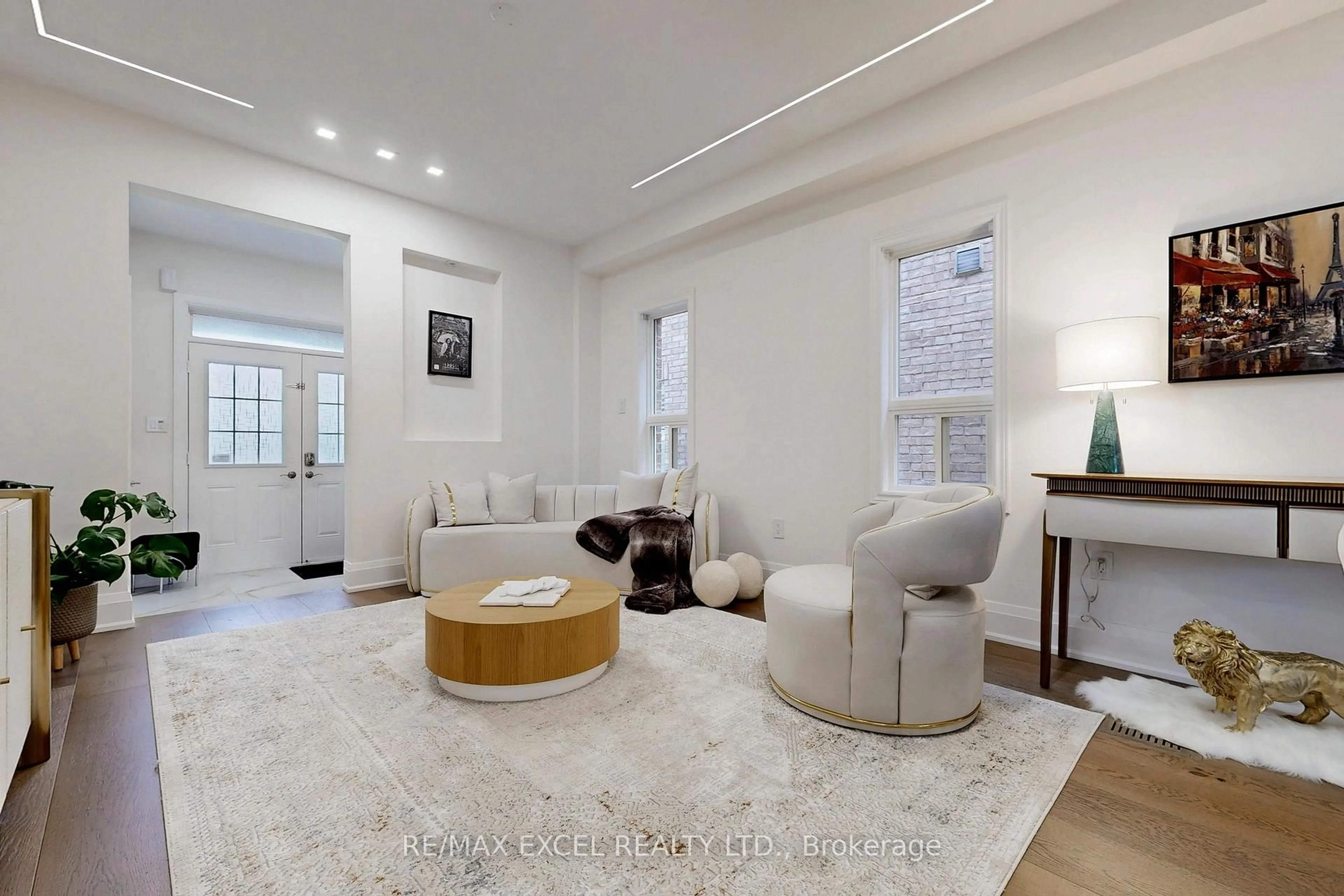 Living room with furniture, unknown for 384 Old Colony Rd, Richmond Hill Ontario L4E 5B2