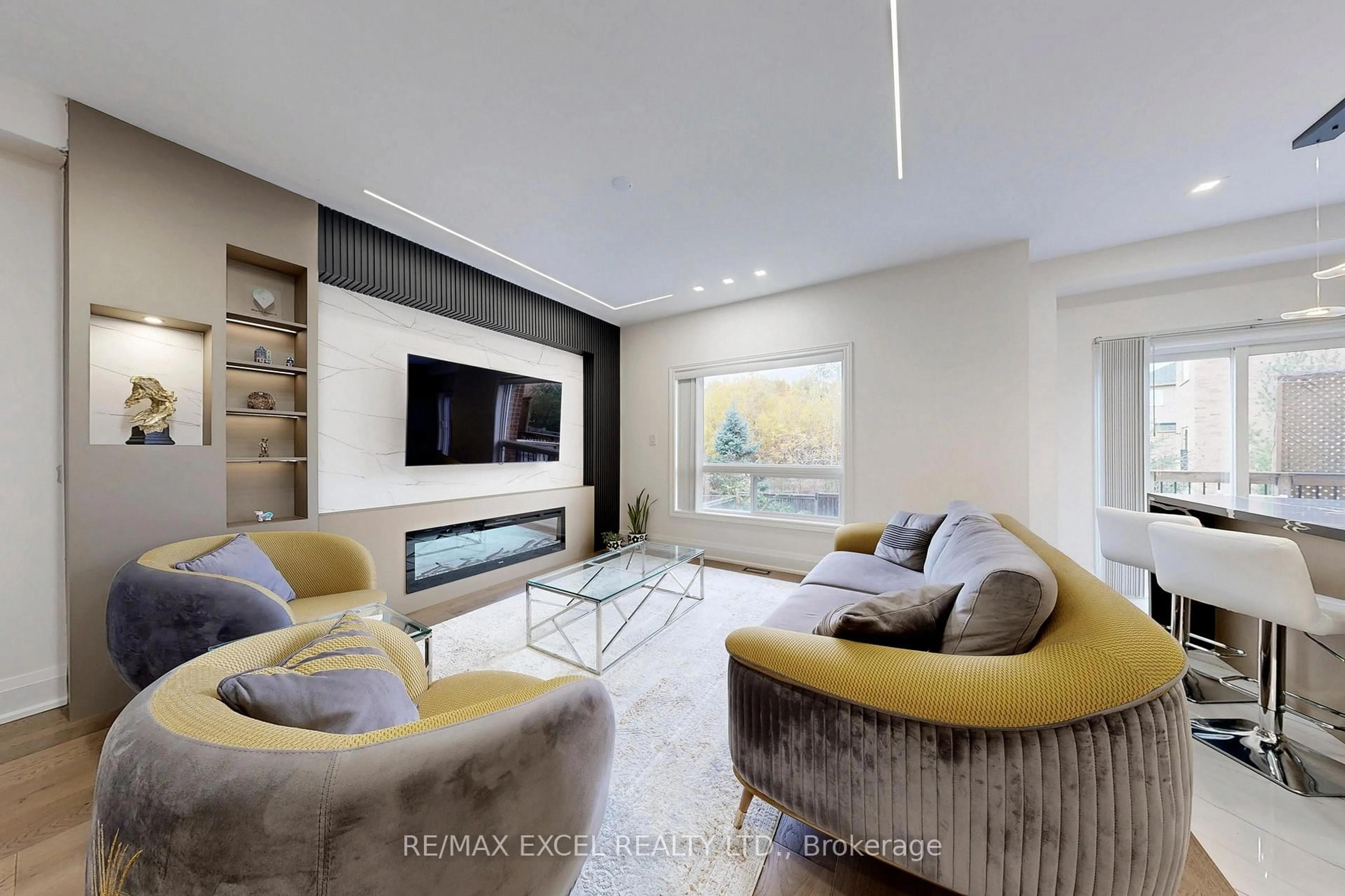 Living room with furniture, unknown for 384 Old Colony Rd, Richmond Hill Ontario L4E 5B2