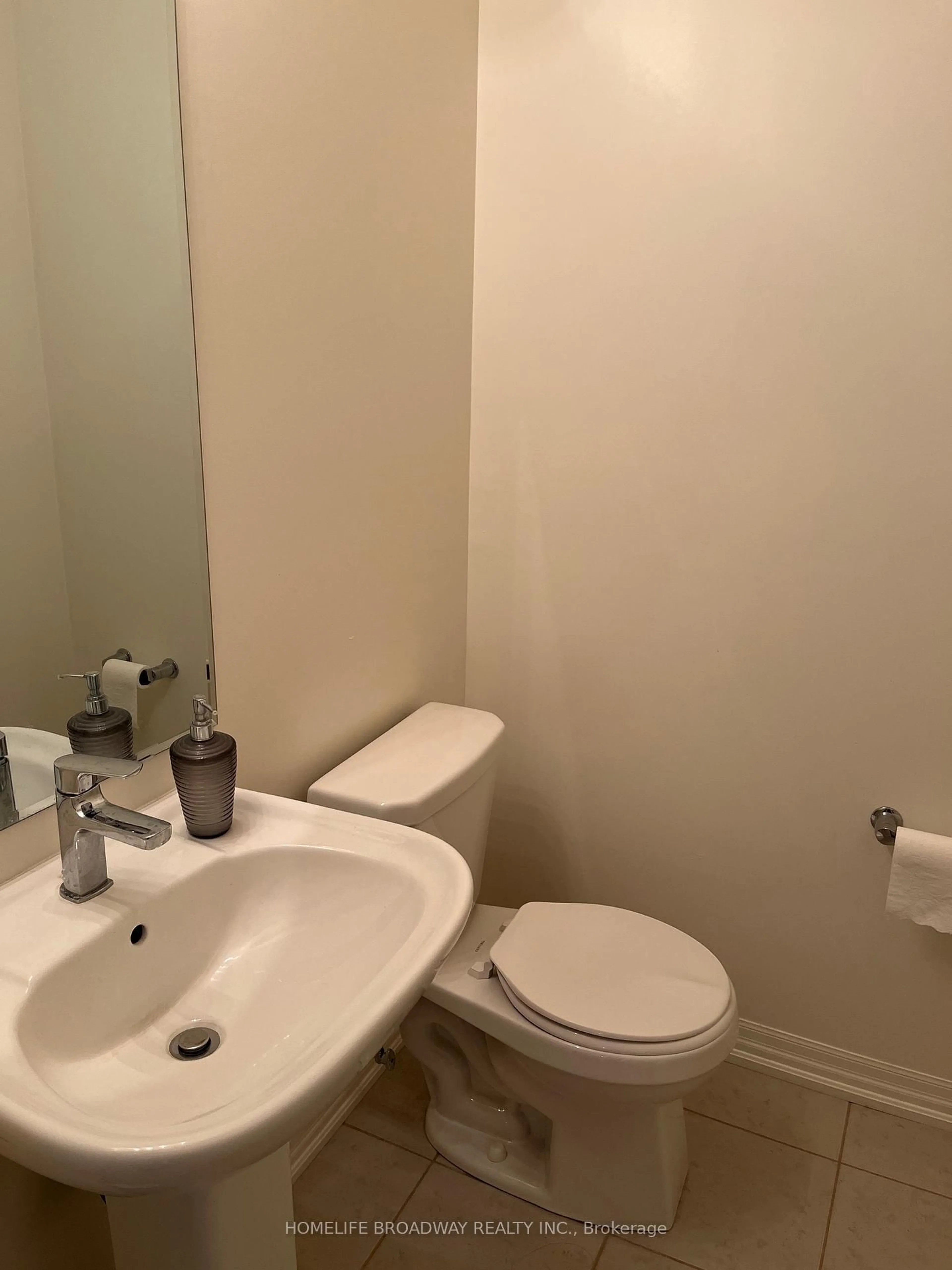 Standard bathroom, floor is not visible for 53 Vantage Loop, Newmarket Ontario L3X 0K9