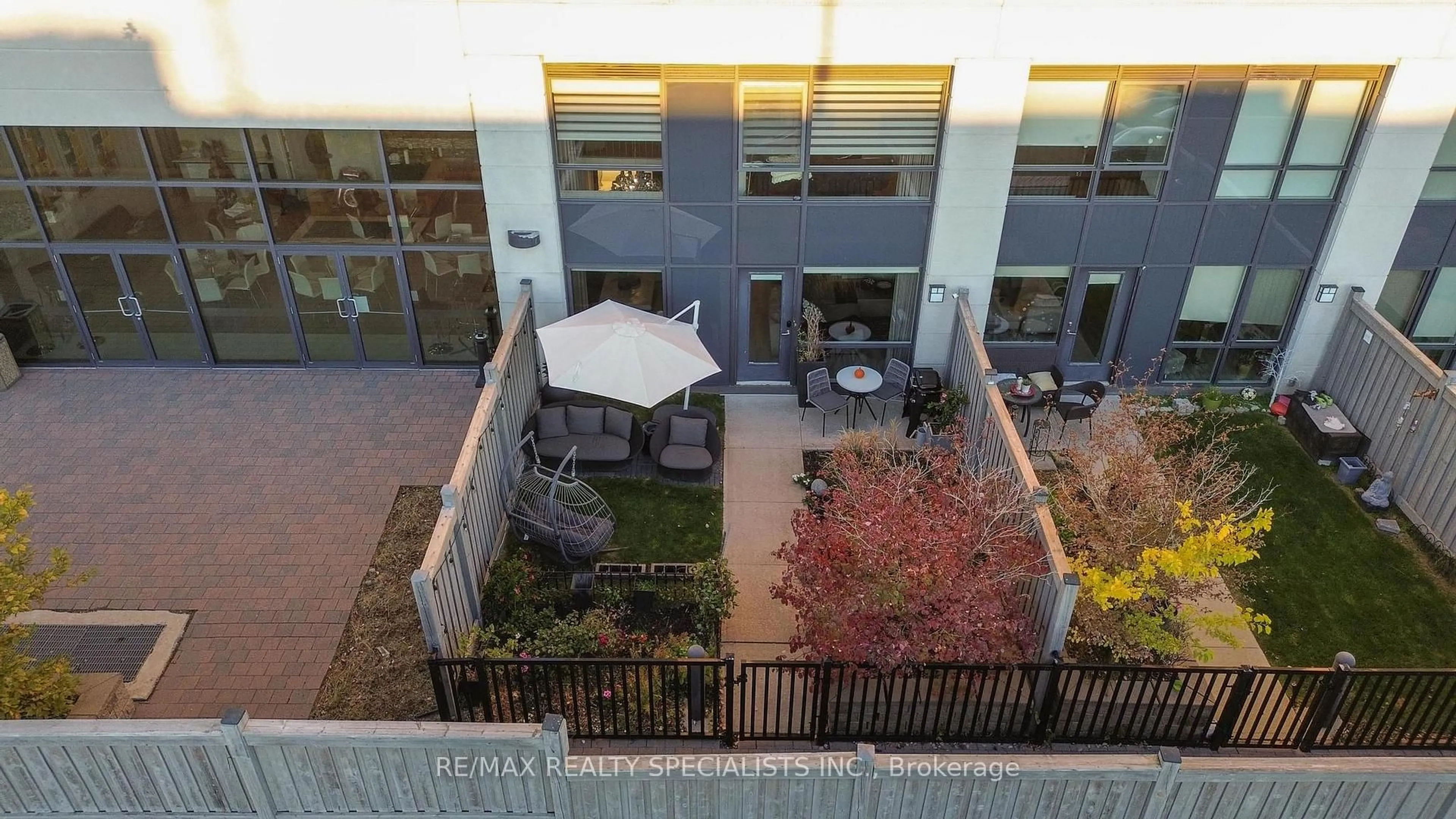 A pic from outside/outdoor area/front of a property/back of a property/a pic from drone, unknown for 24 Woodstream Blvd #105, Vaughan Ontario L4L 8C4