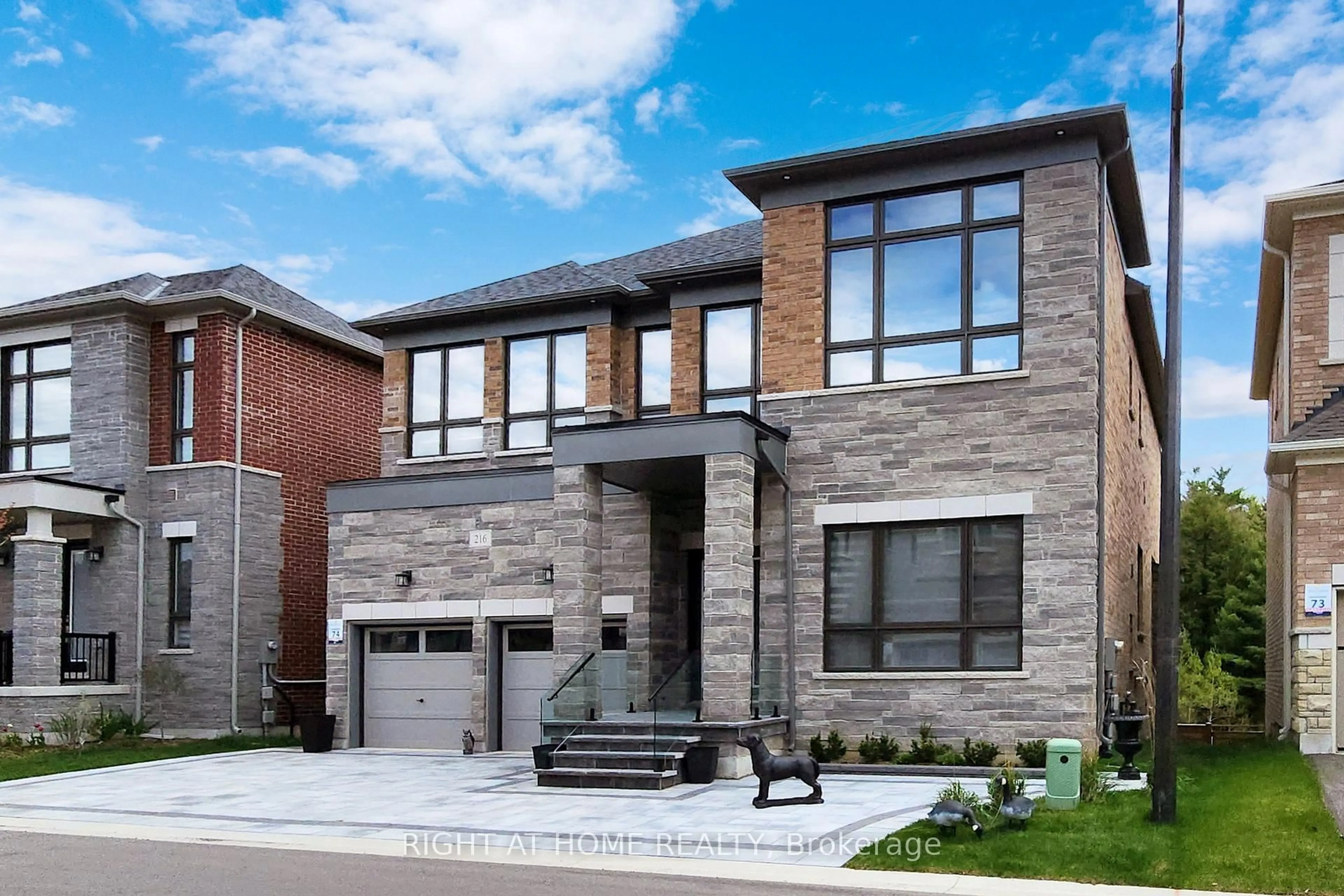 Home with brick exterior material, street for 216 Sunset Vista Crt, Aurora Ontario L4G 3Y1