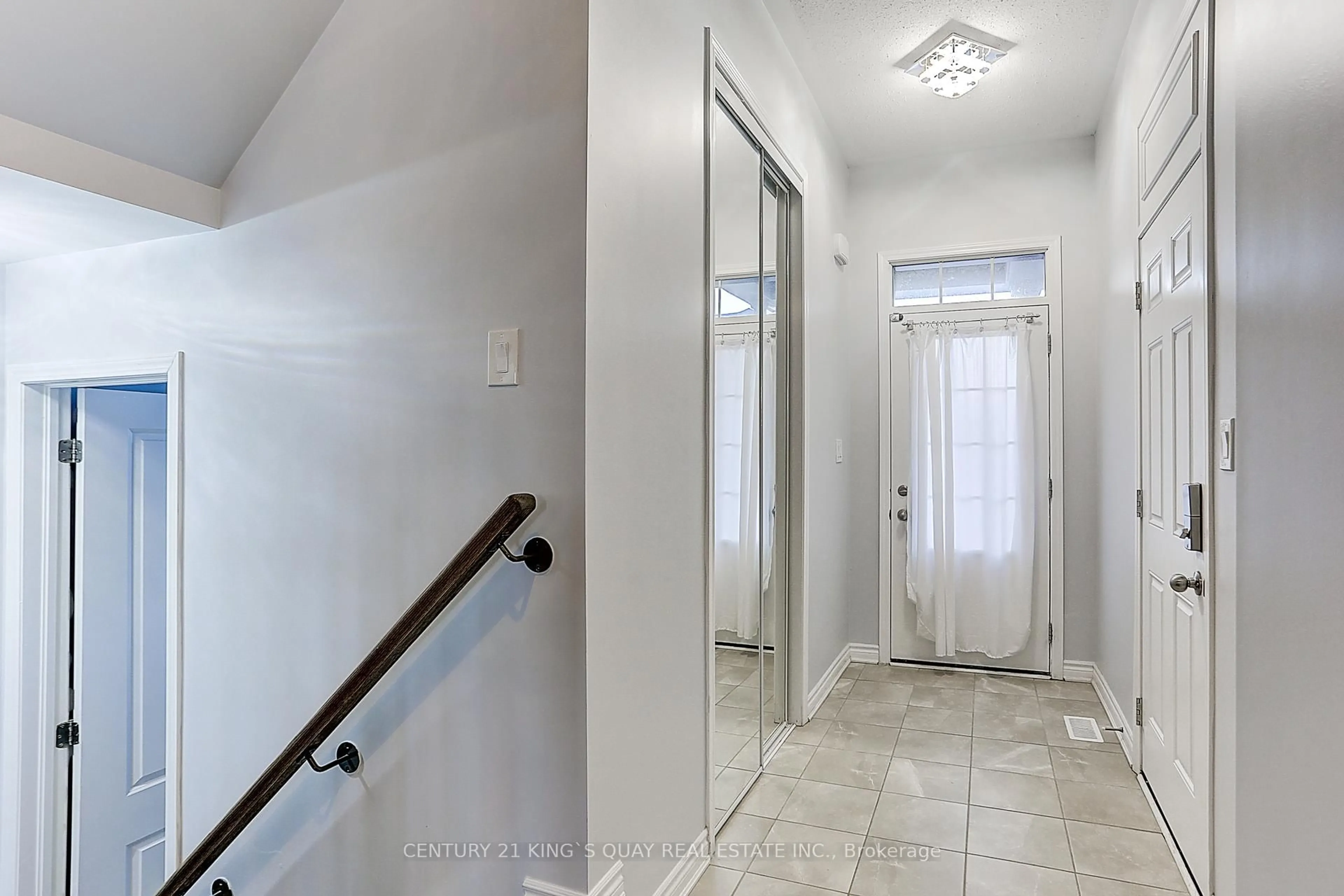Indoor entryway for 42 Hartney Dr, Richmond Hill Ontario L4S 0J8