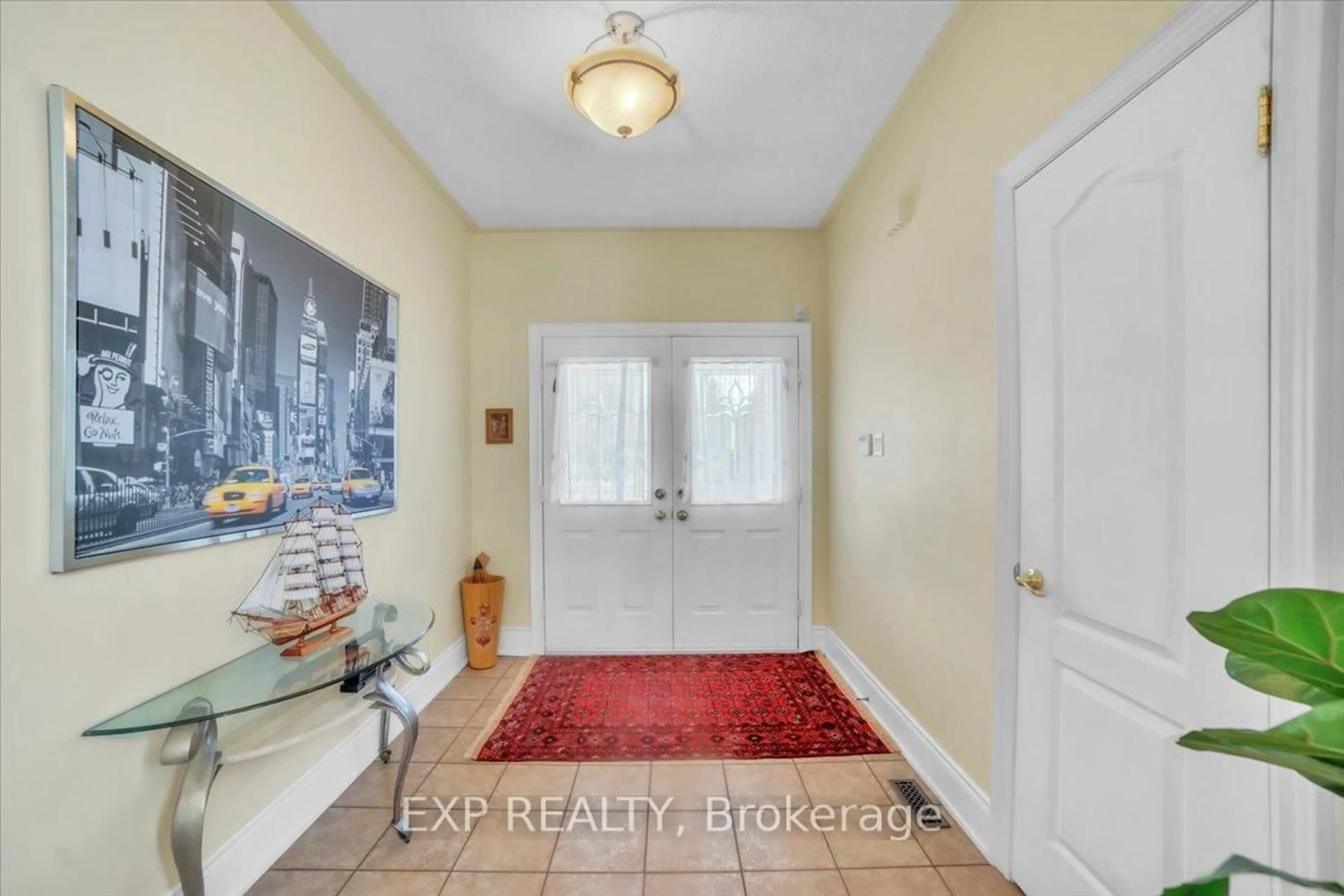 Indoor entryway for 1 Vitlor Dr, Richmond Hill Ontario L4E 2Y4