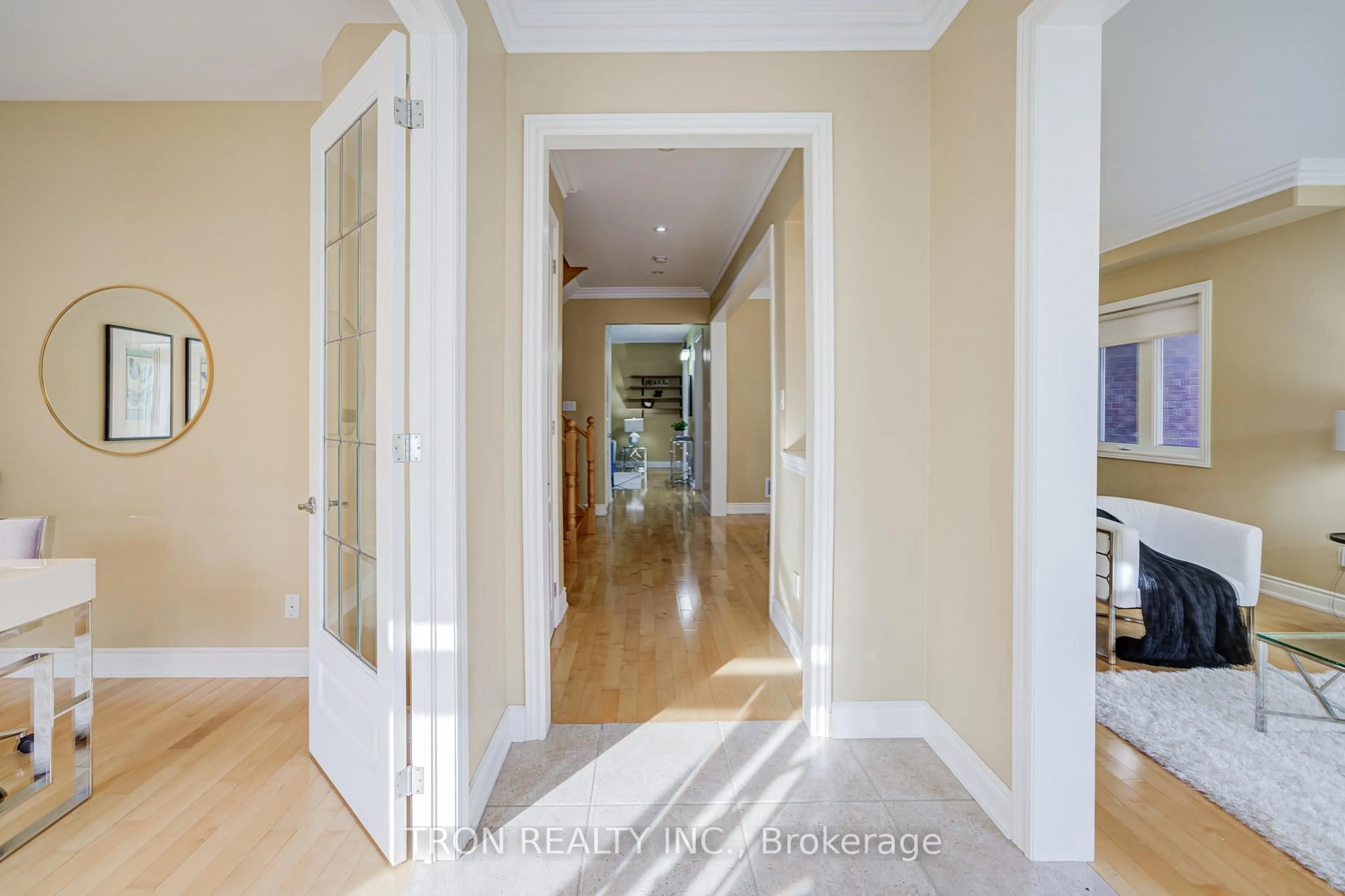 Indoor entryway for 454 The Bridle Walk, Markham Ontario L6C 2Y3