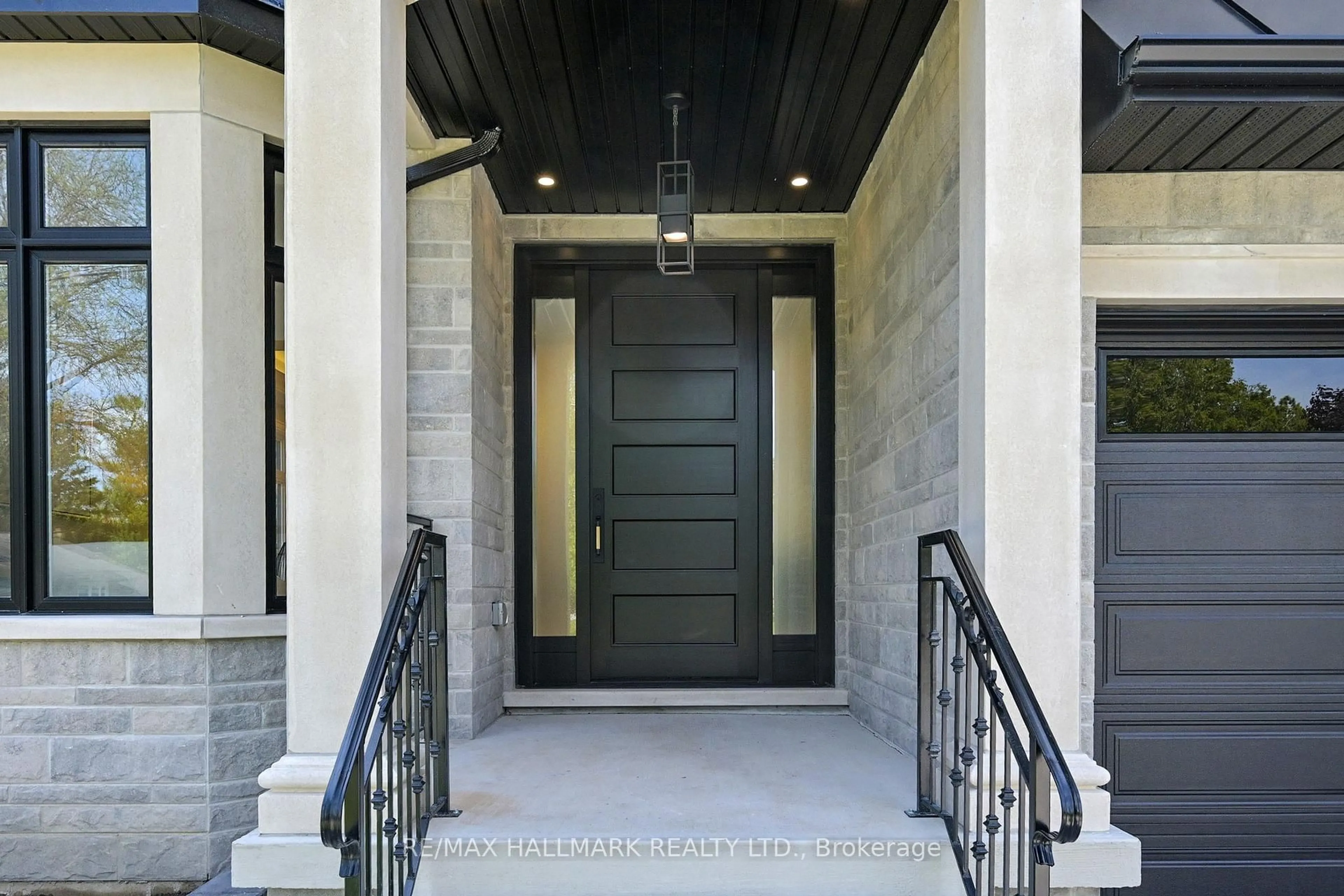 Indoor entryway for 83 Richardson Dr, Aurora Ontario L4G 1Z4