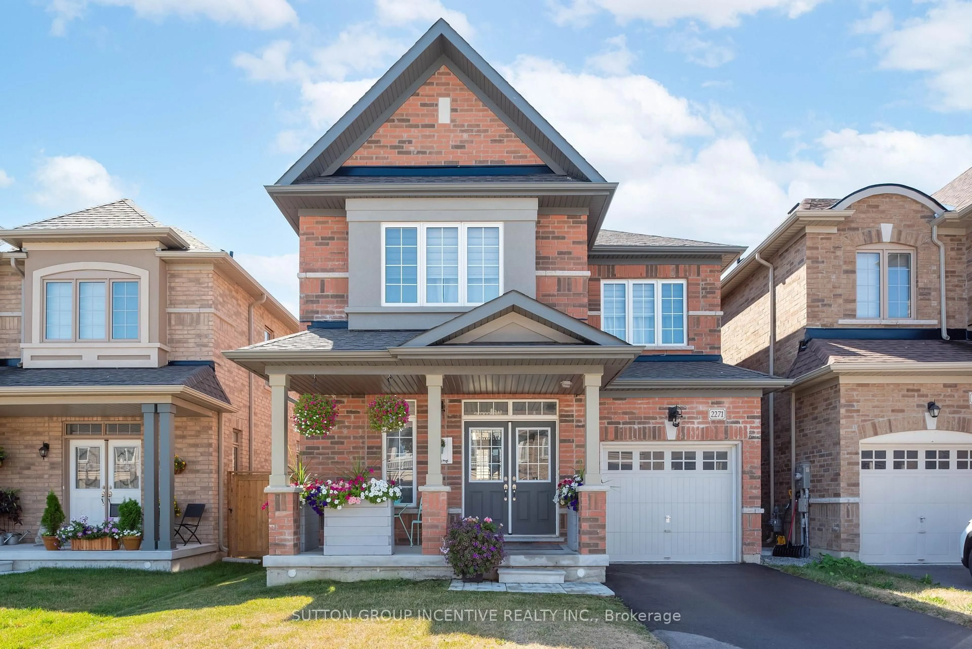 Home with brick exterior material, street for 2271 Grainger Loop, Innisfil Ontario L9S 0M9