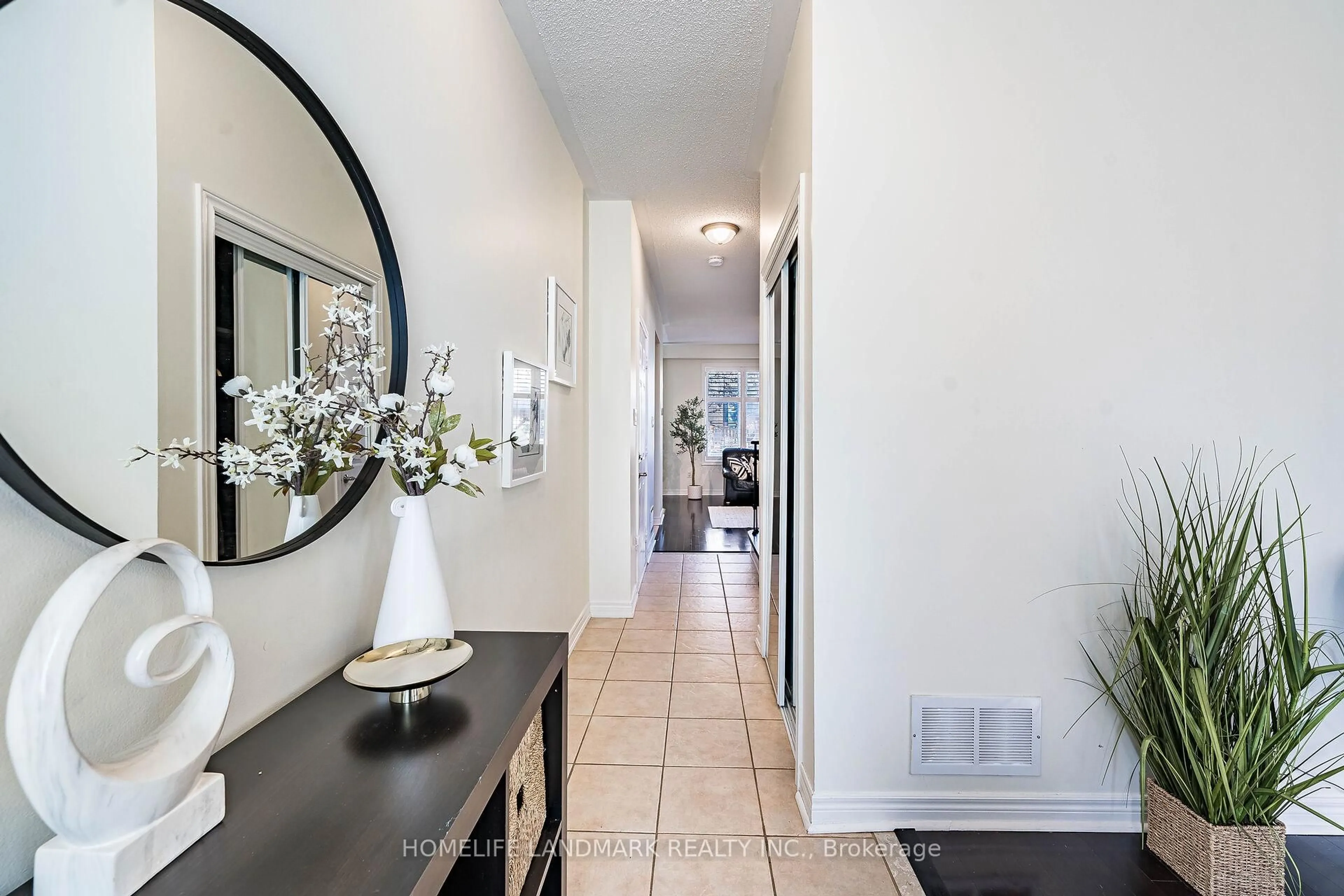 Indoor entryway for 78 Longwood Ave, Richmond Hill Ontario L4E 4A6