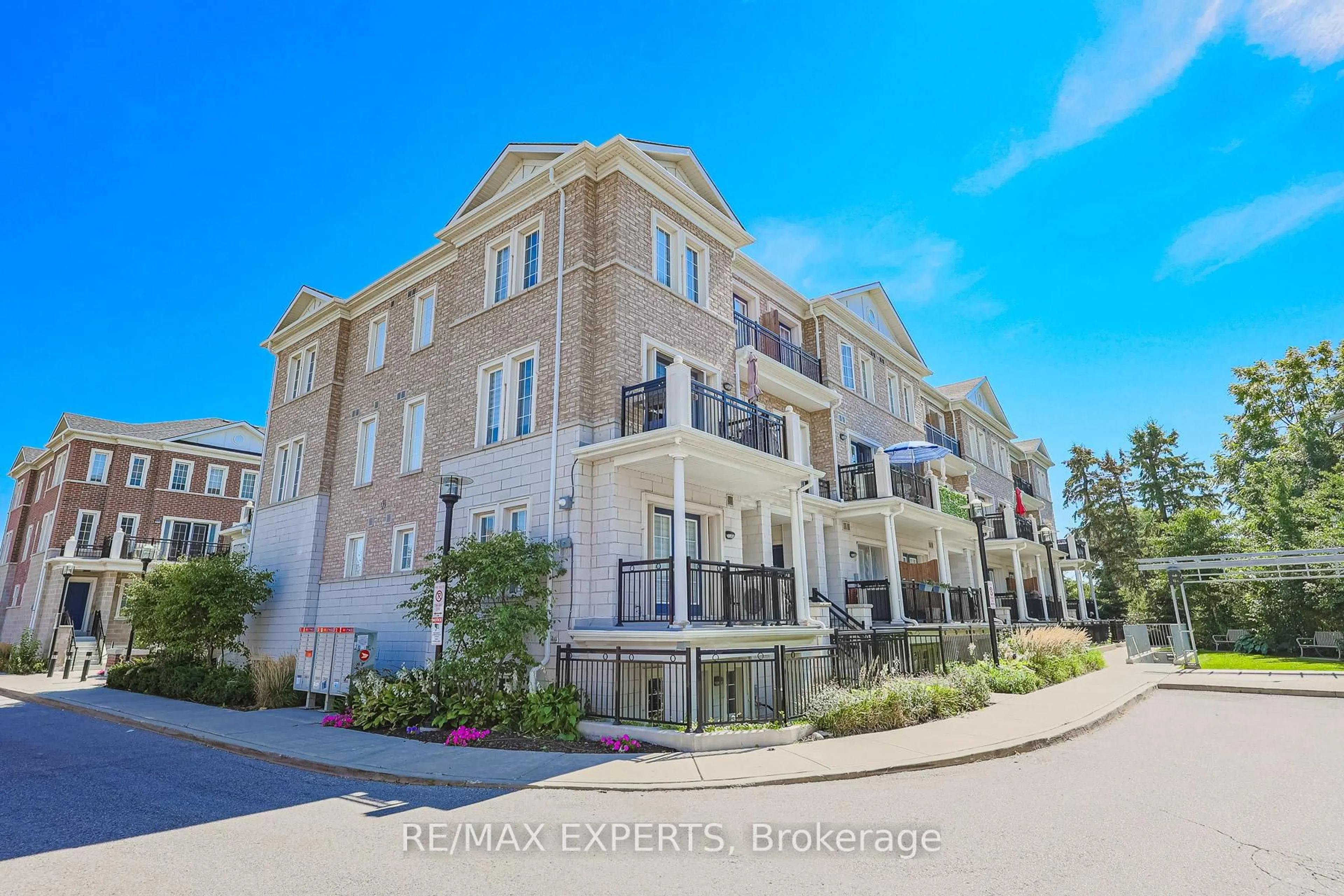 A pic from outside/outdoor area/front of a property/back of a property/a pic from drone, unknown for 26 Bruce St #B11, Vaughan Ontario L4L 0H4