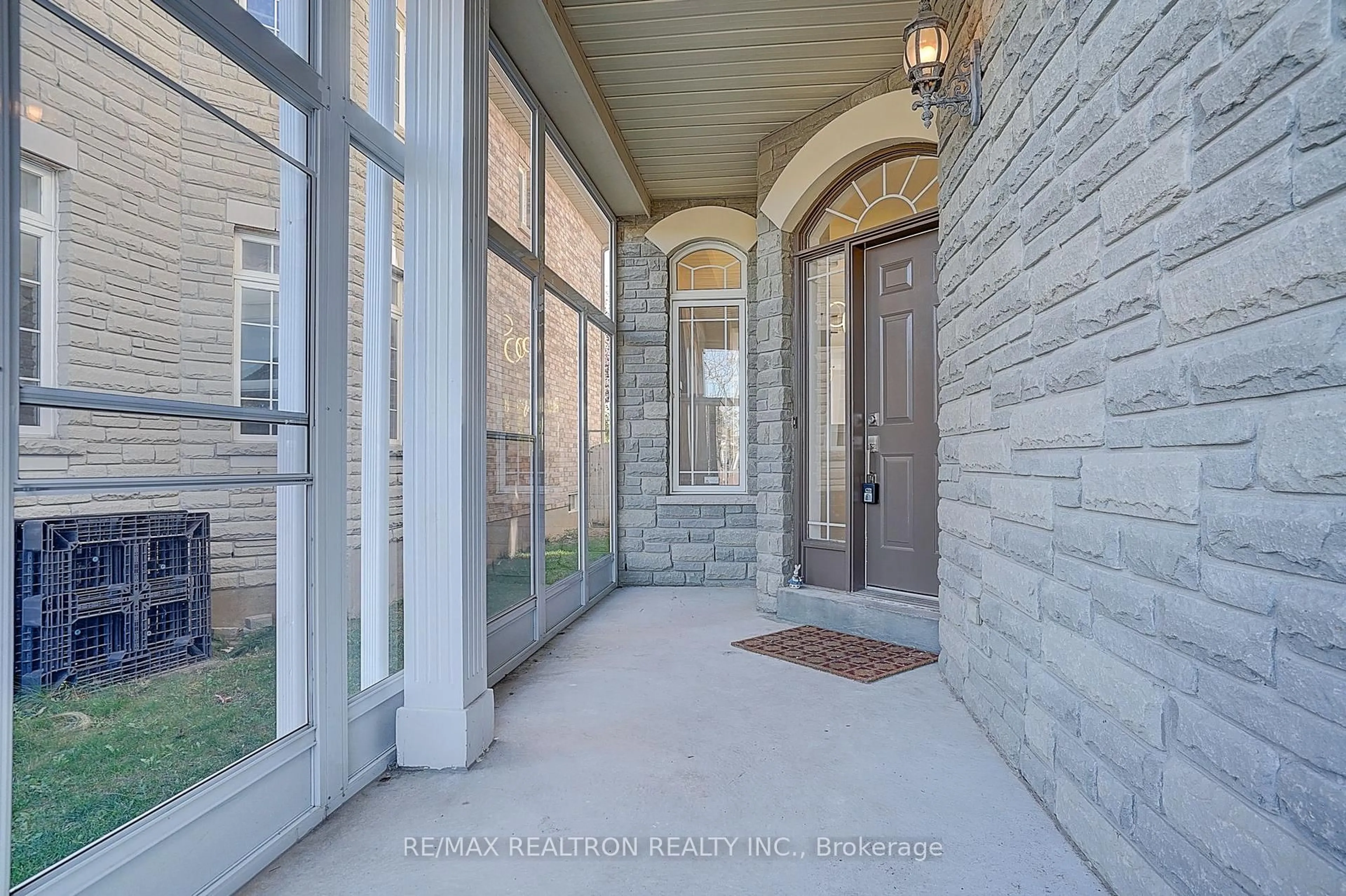 Indoor entryway for 238 Frank Endean Rd, Richmond Hill Ontario L4S 2C4