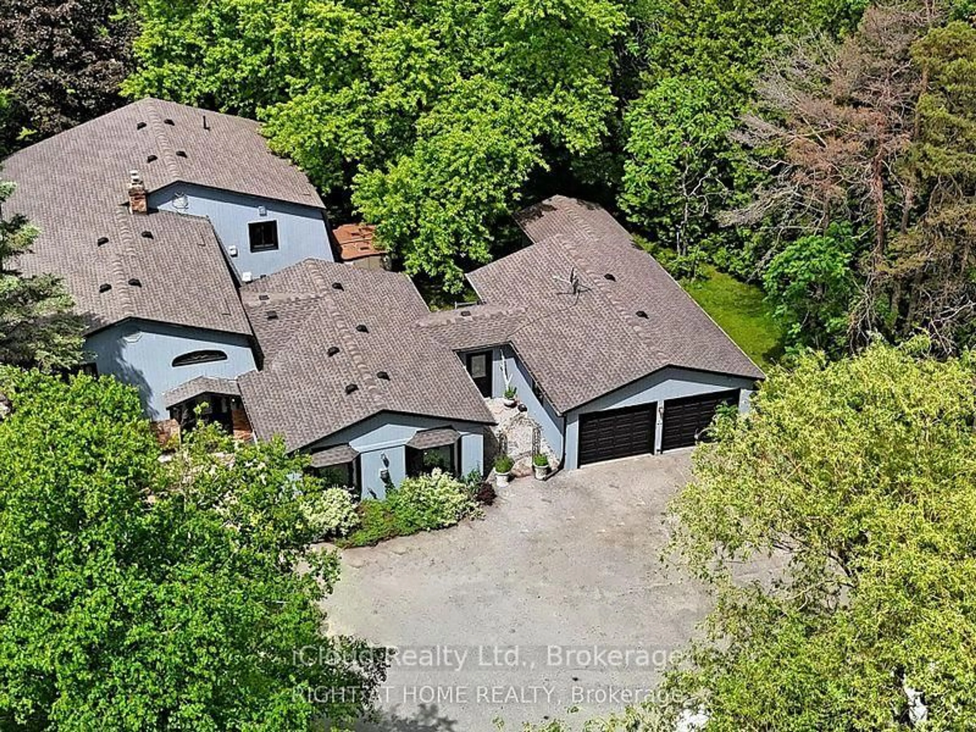 A pic from outside/outdoor area/front of a property/back of a property/a pic from drone, street for 2580 LAKERIDGE Rd, Uxbridge Ontario L9P 1R4