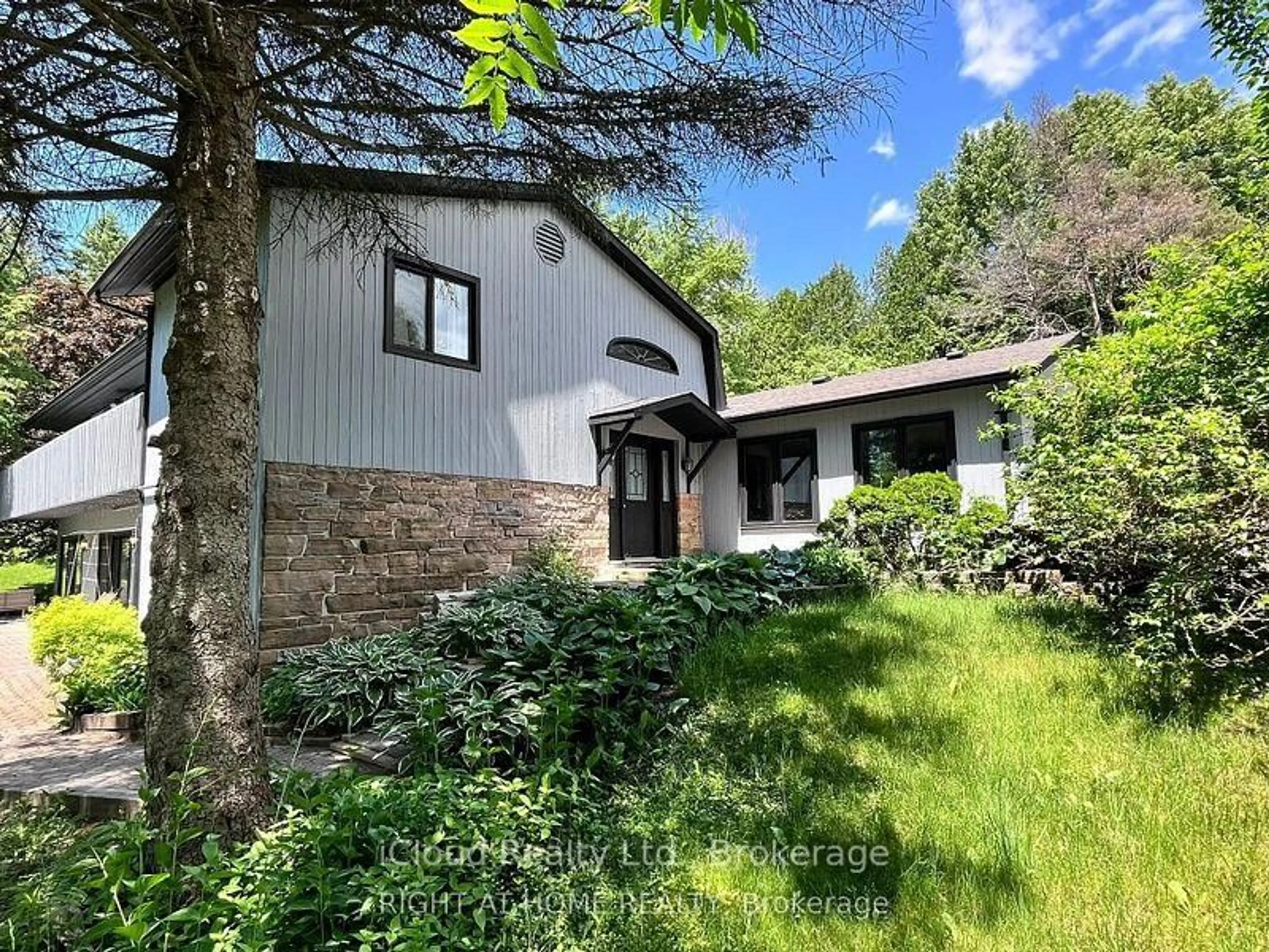 A pic from outside/outdoor area/front of a property/back of a property/a pic from drone, unknown for 2580 LAKERIDGE Rd, Uxbridge Ontario L9P 1R4