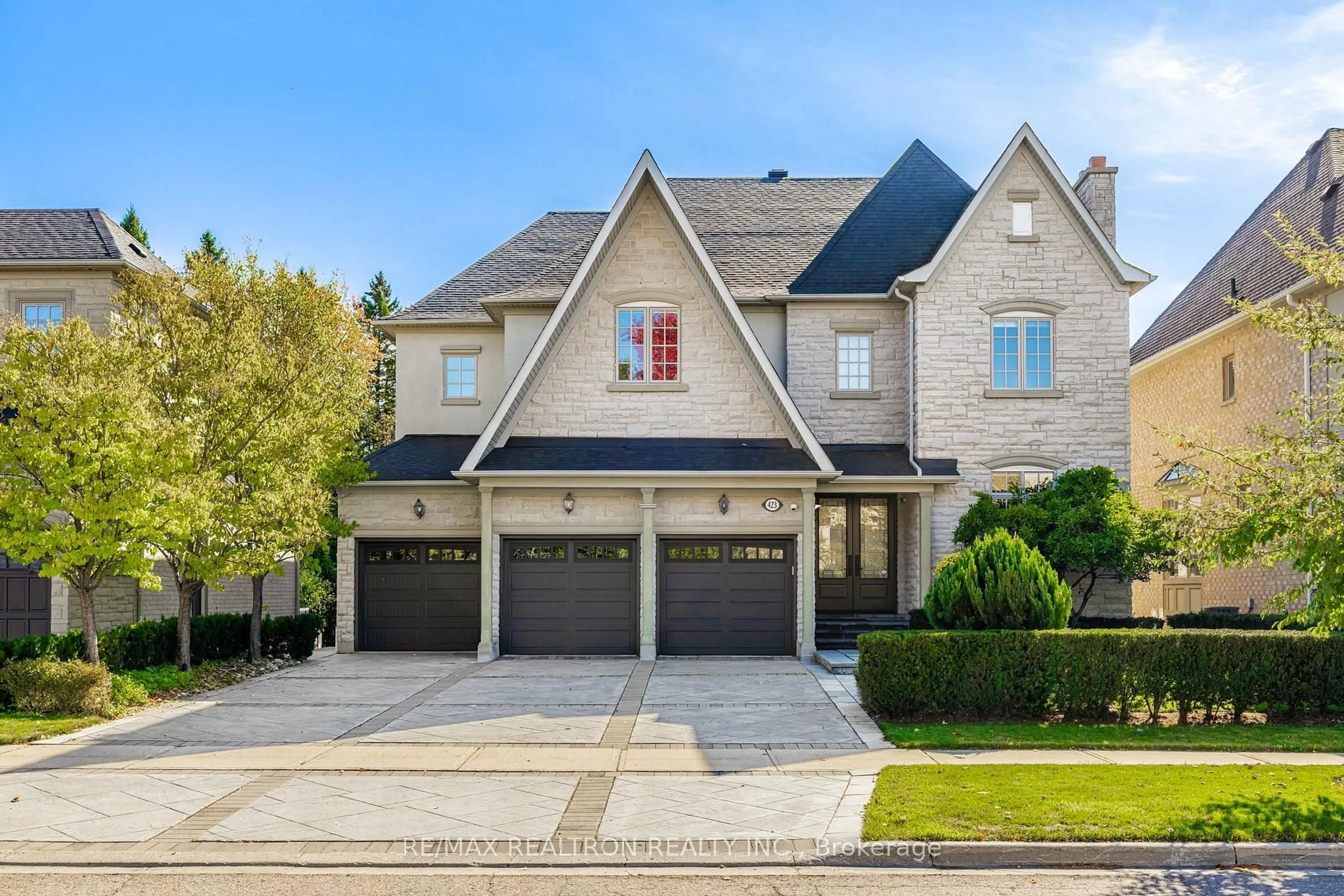 Home with brick exterior material, street for 423 Paradelle Dr, Richmond Hill Ontario L4E 4R9