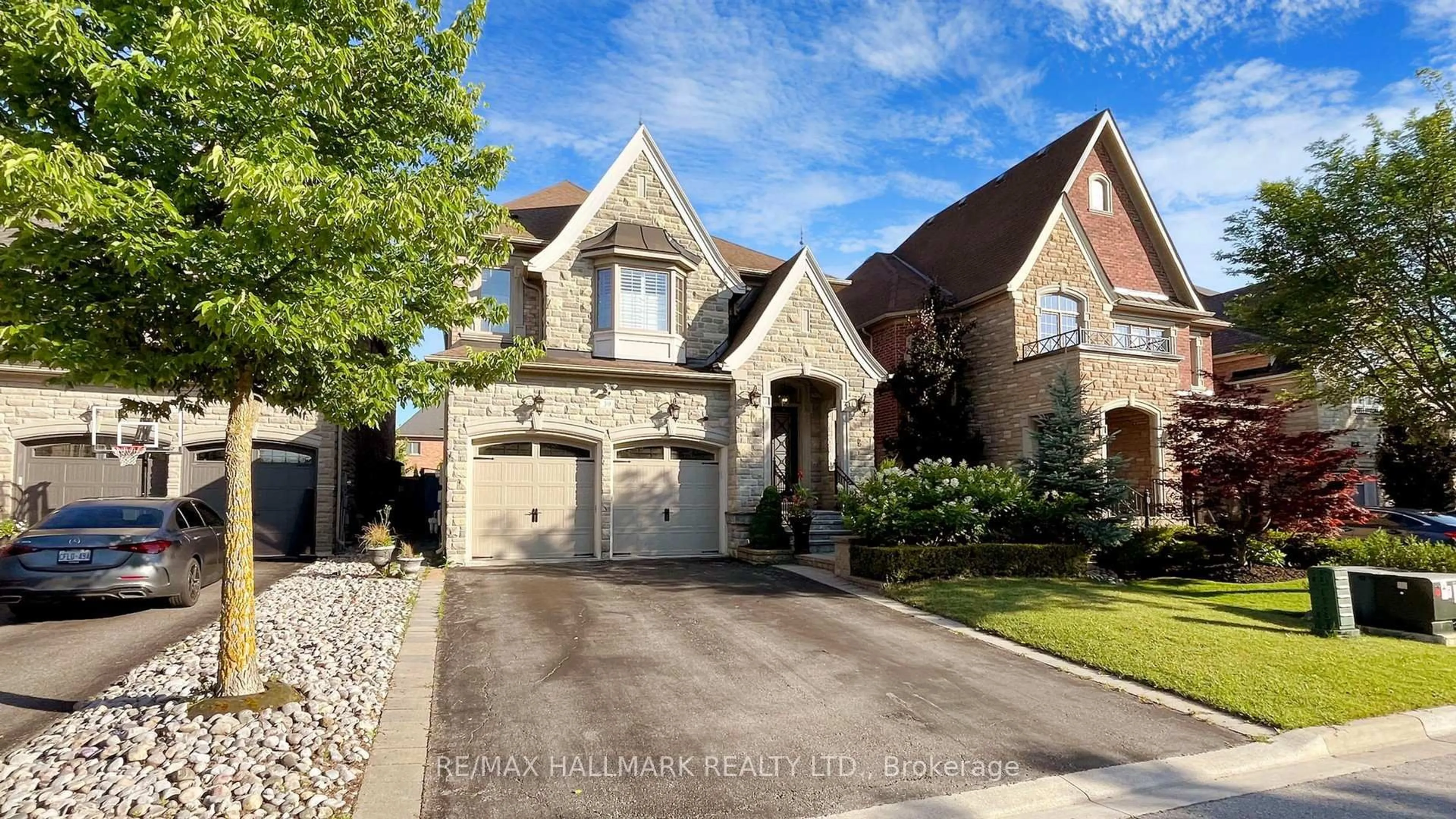 Home with brick exterior material, street for 39 Lilly Valley Cres, King Ontario L7B 0B5