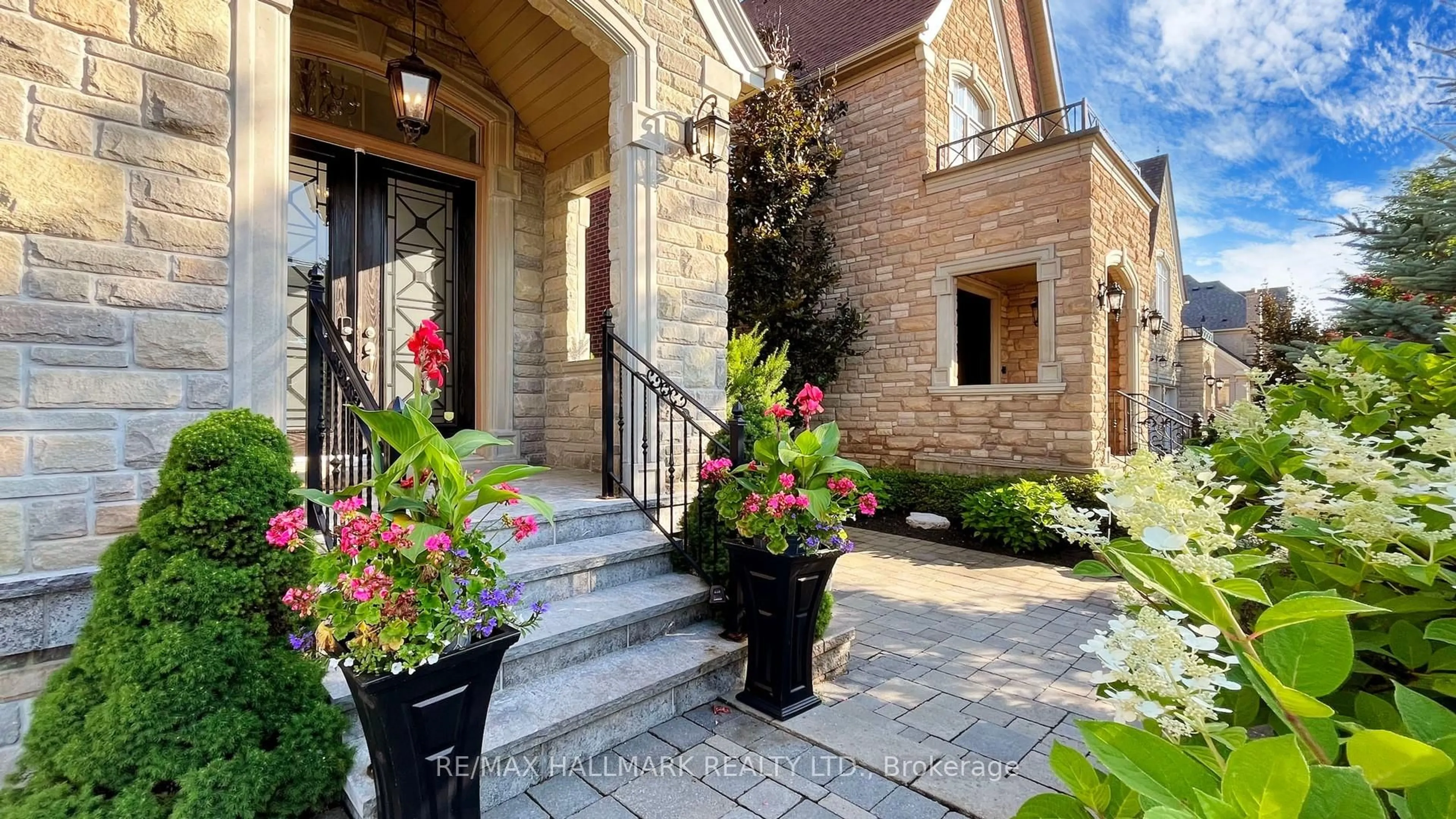 Indoor entryway for 39 Lilly Valley Cres, King Ontario L7B 0B5