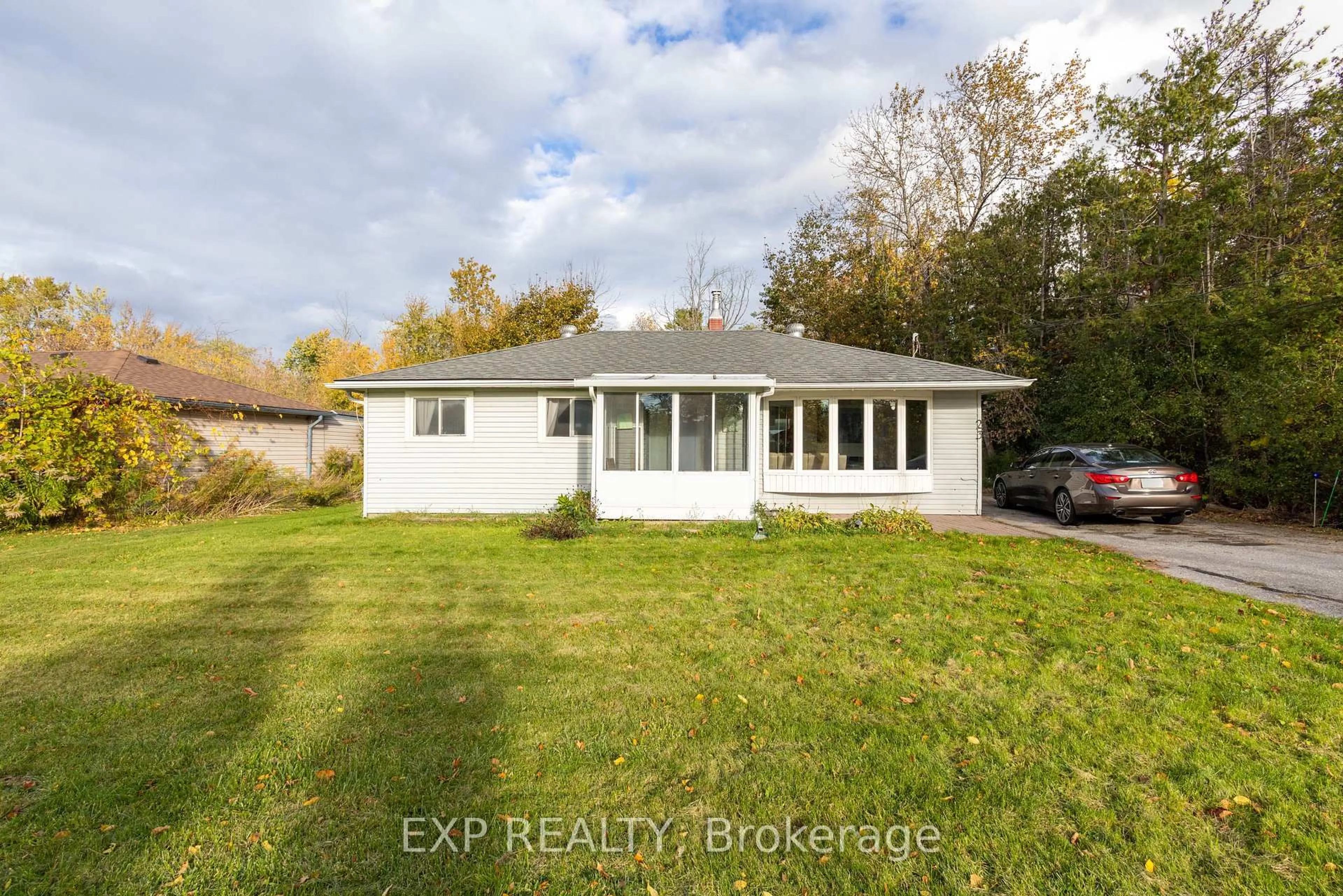 A pic from outside/outdoor area/front of a property/back of a property/a pic from drone, unknown for 23 Grew Blvd, Georgina Ontario L0E 1L0