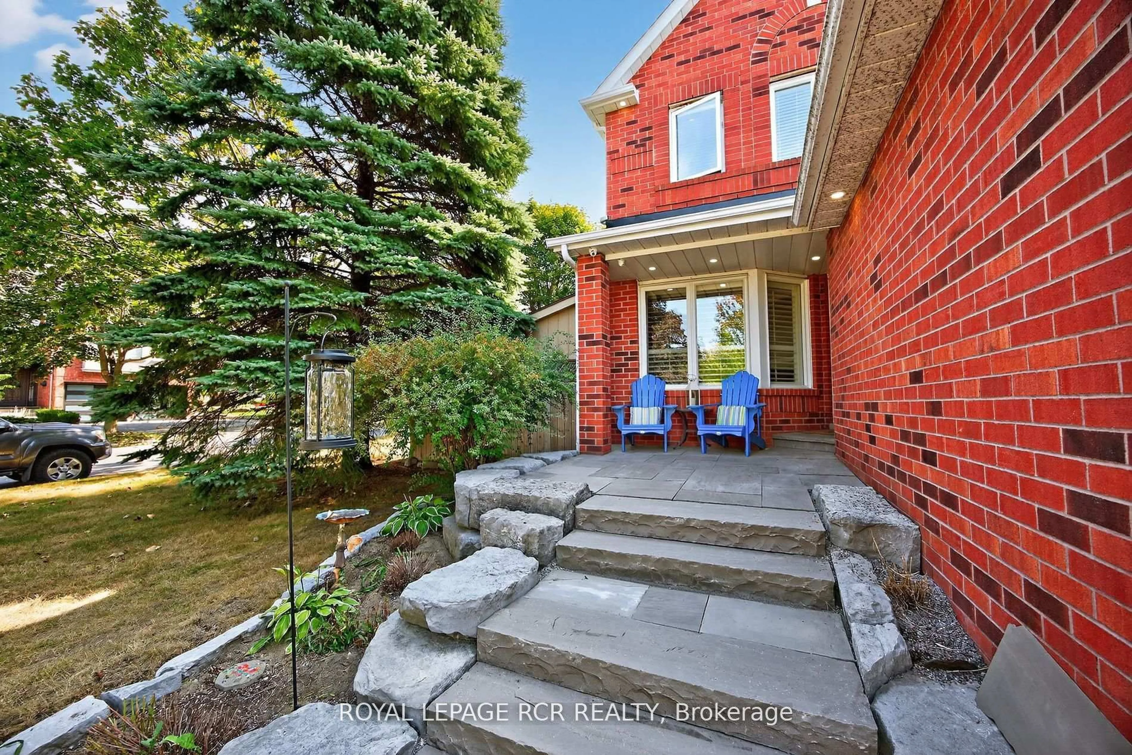 Patio, street for 165 Bonny Meadows Dr, Aurora Ontario L4G 6N1