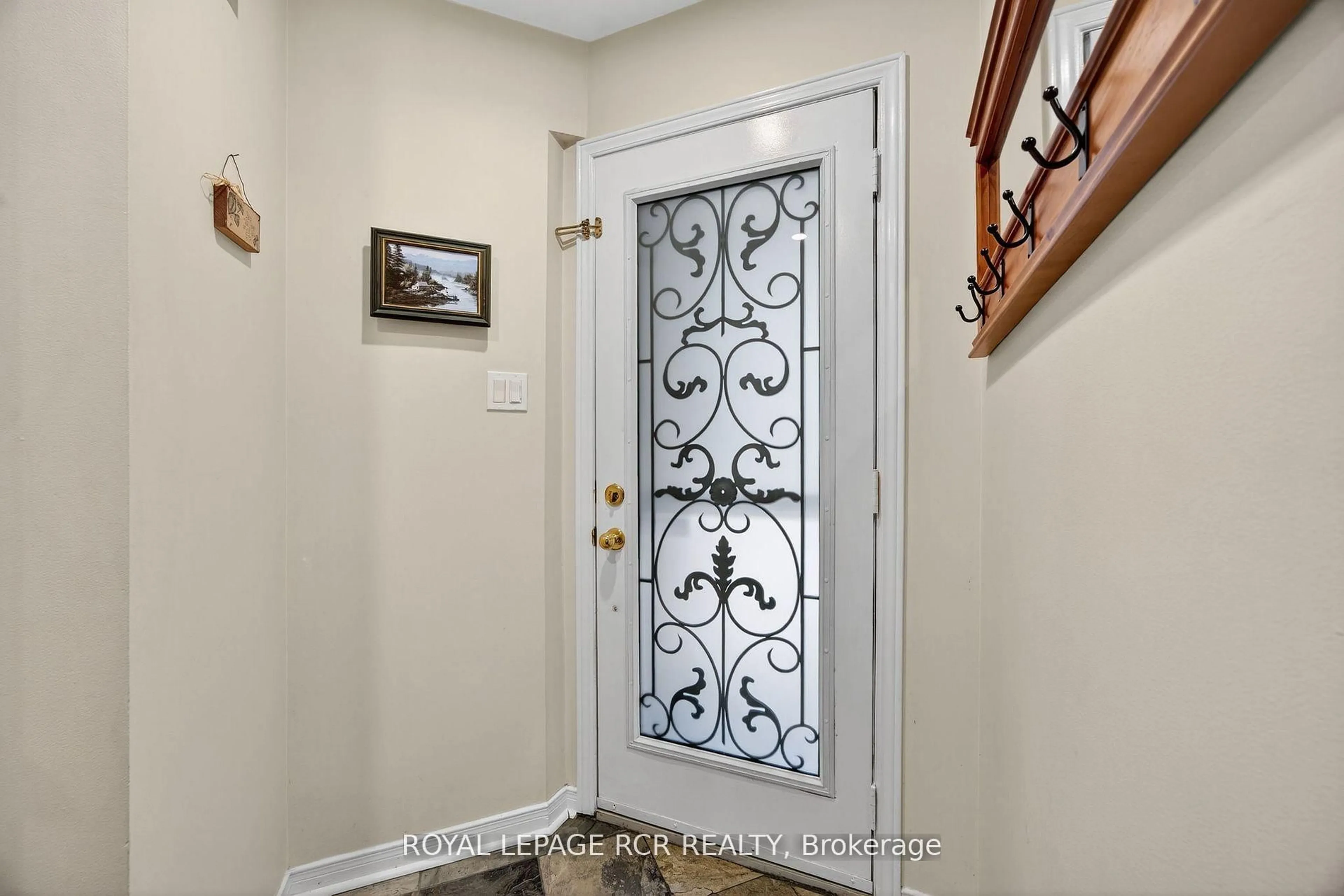 Indoor entryway for 165 Bonny Meadows Dr, Aurora Ontario L4G 6N1
