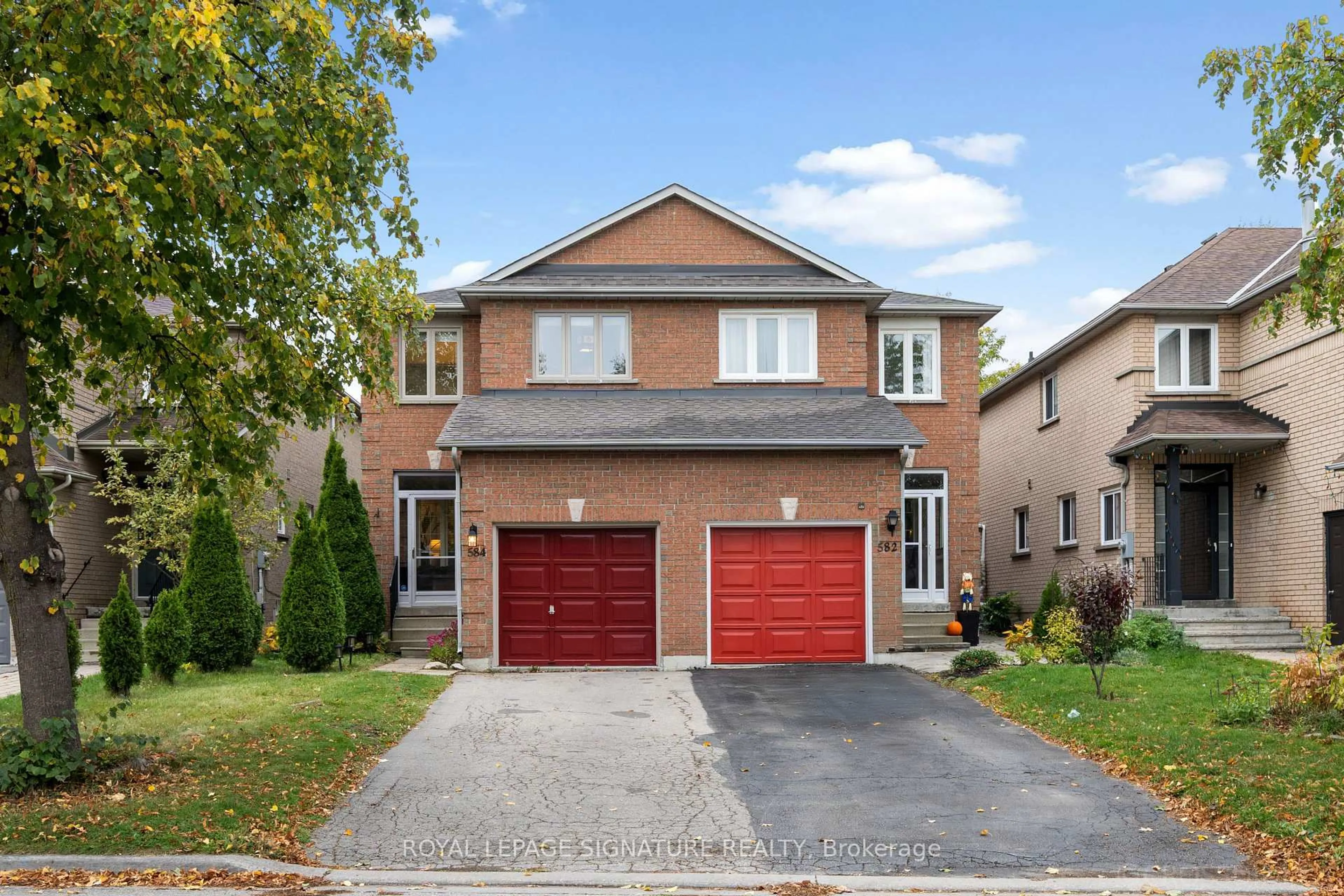 Home with brick exterior material, street for 584 Willowick Dr, Newmarket Ontario L3X 2A9