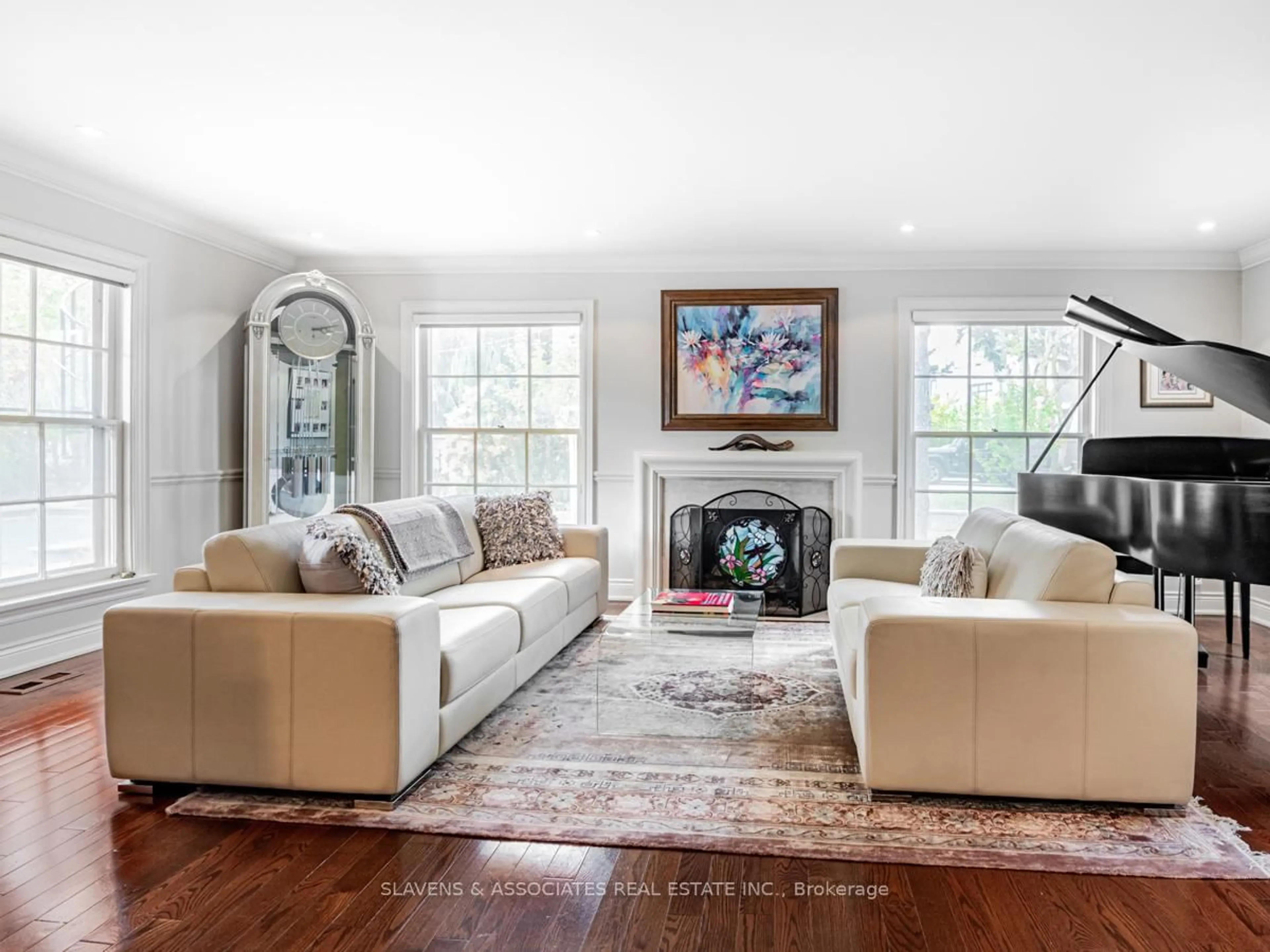 Living room with furniture, unknown for 18 Hammok Cres, Markham Ontario L3T 2W9