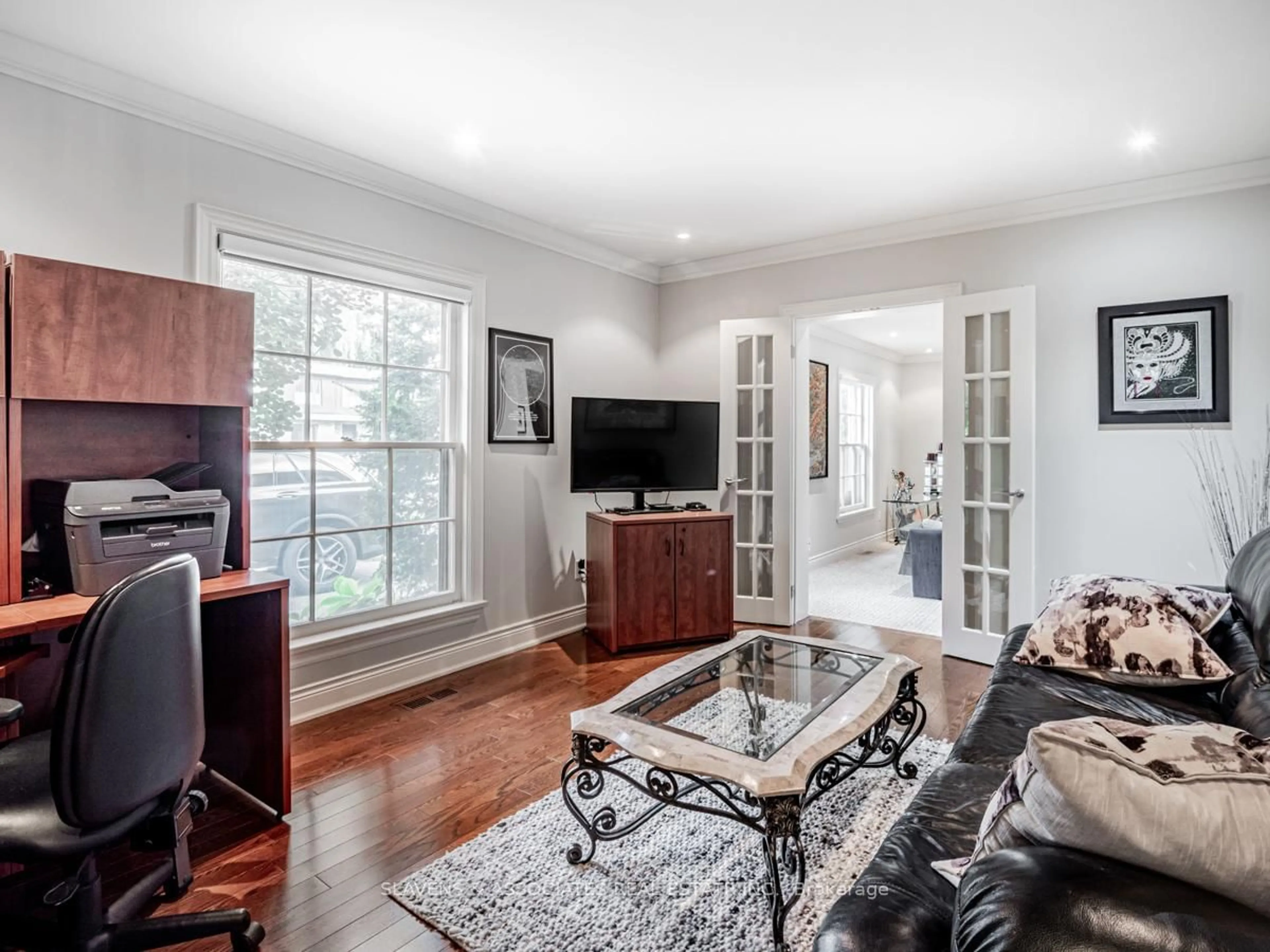 Living room with furniture, wood/laminate floor for 18 Hammok Cres, Markham Ontario L3T 2W9