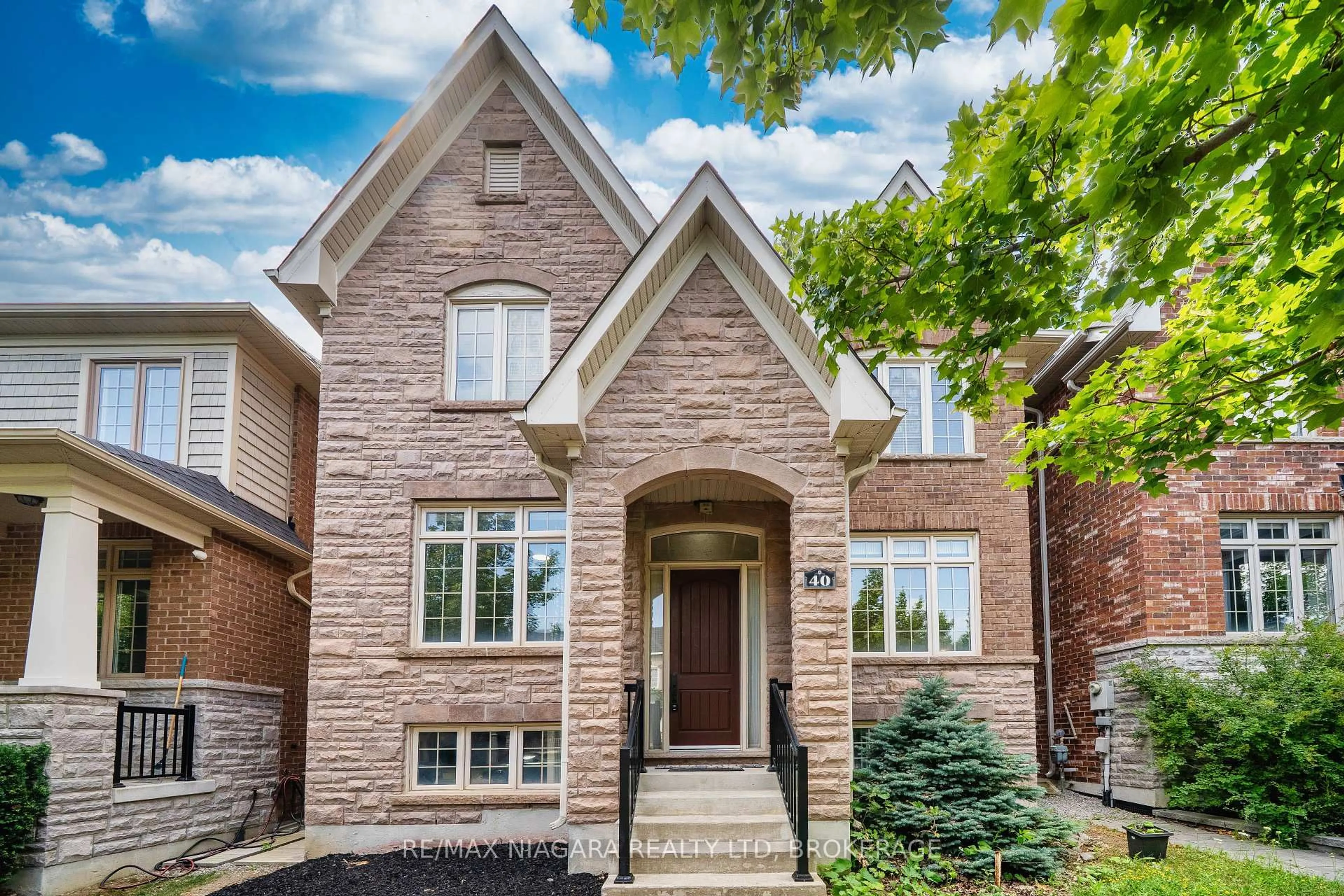Home with brick exterior material, street for 40 Dungannon Dr, Markham Ontario L6C 0K1
