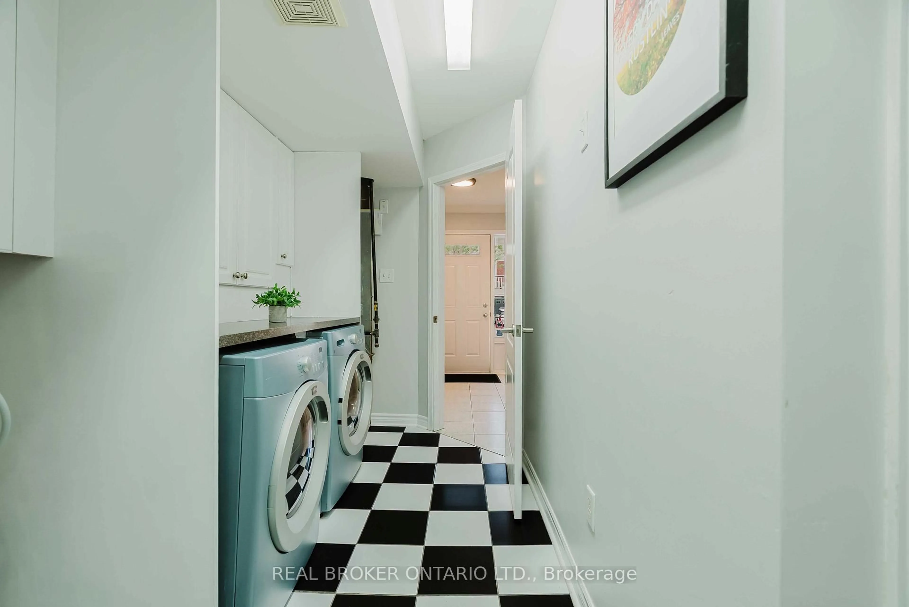 Laundry room for 15 Muston Lane, Whitchurch-Stouffville Ontario L4A 0P9