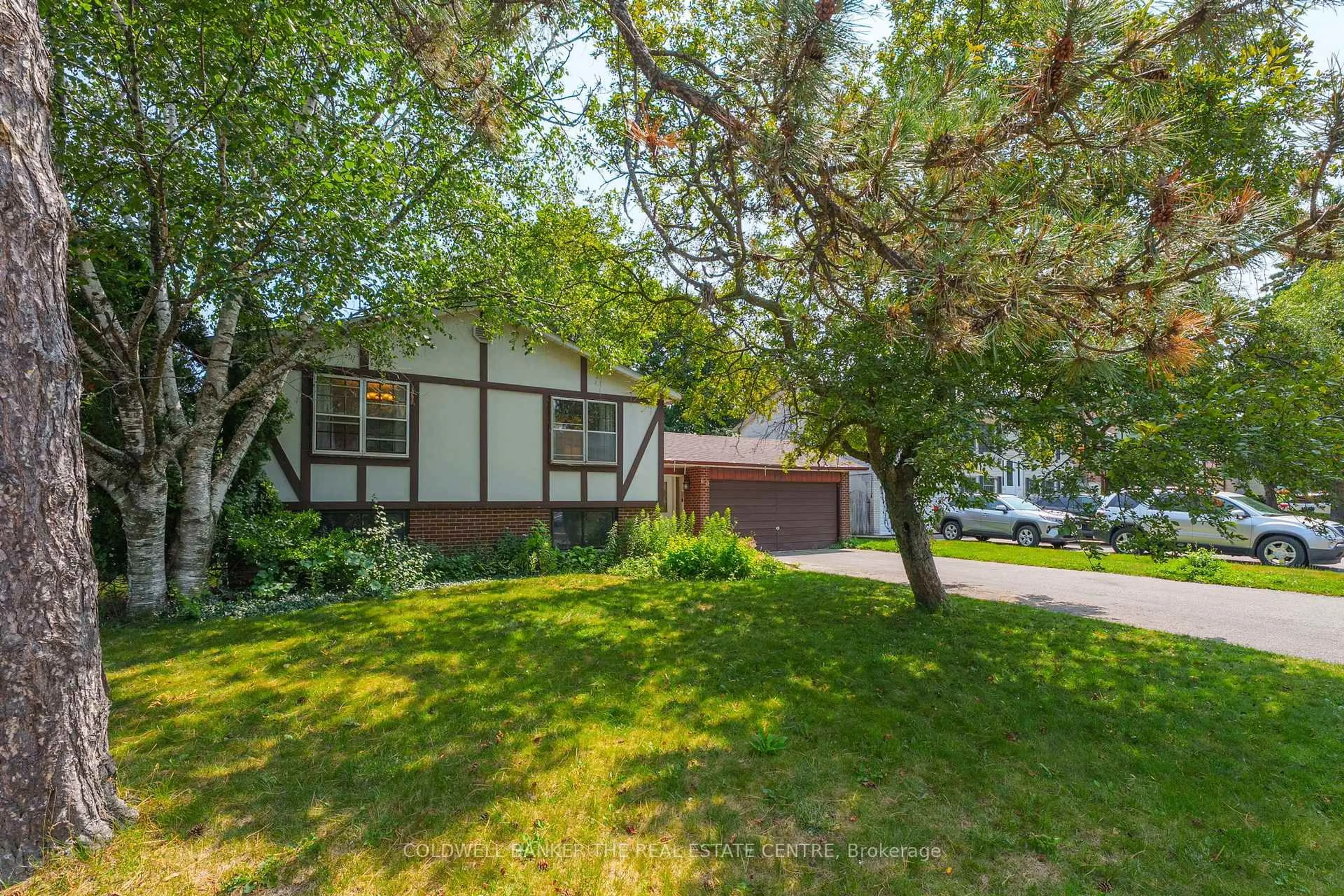 Home with vinyl exterior material, street for 60 Pringle Ave, Markham Ontario L3P 2P4