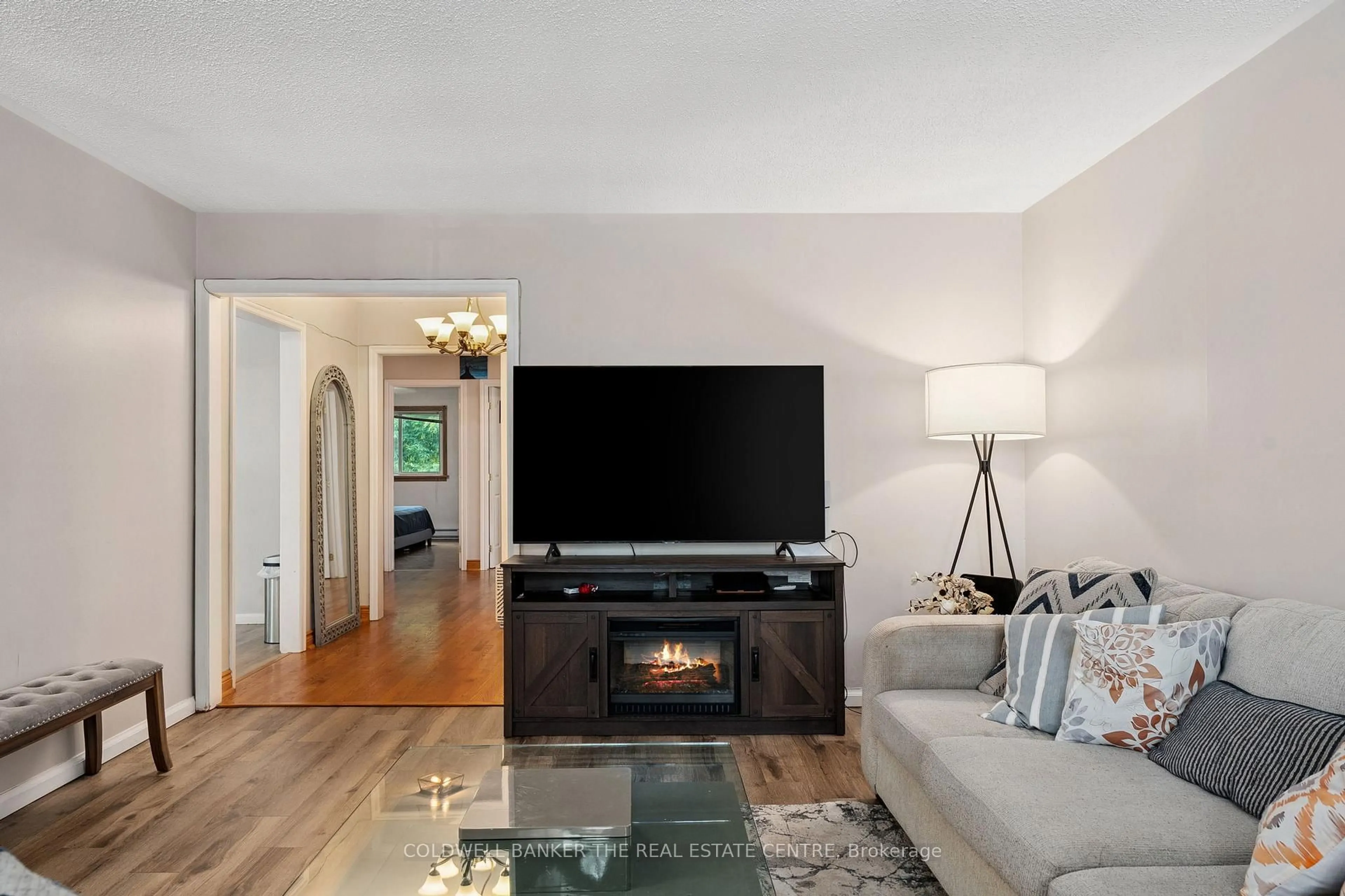 Living room with furniture, unknown for 60 Pringle Ave, Markham Ontario L3P 2P4