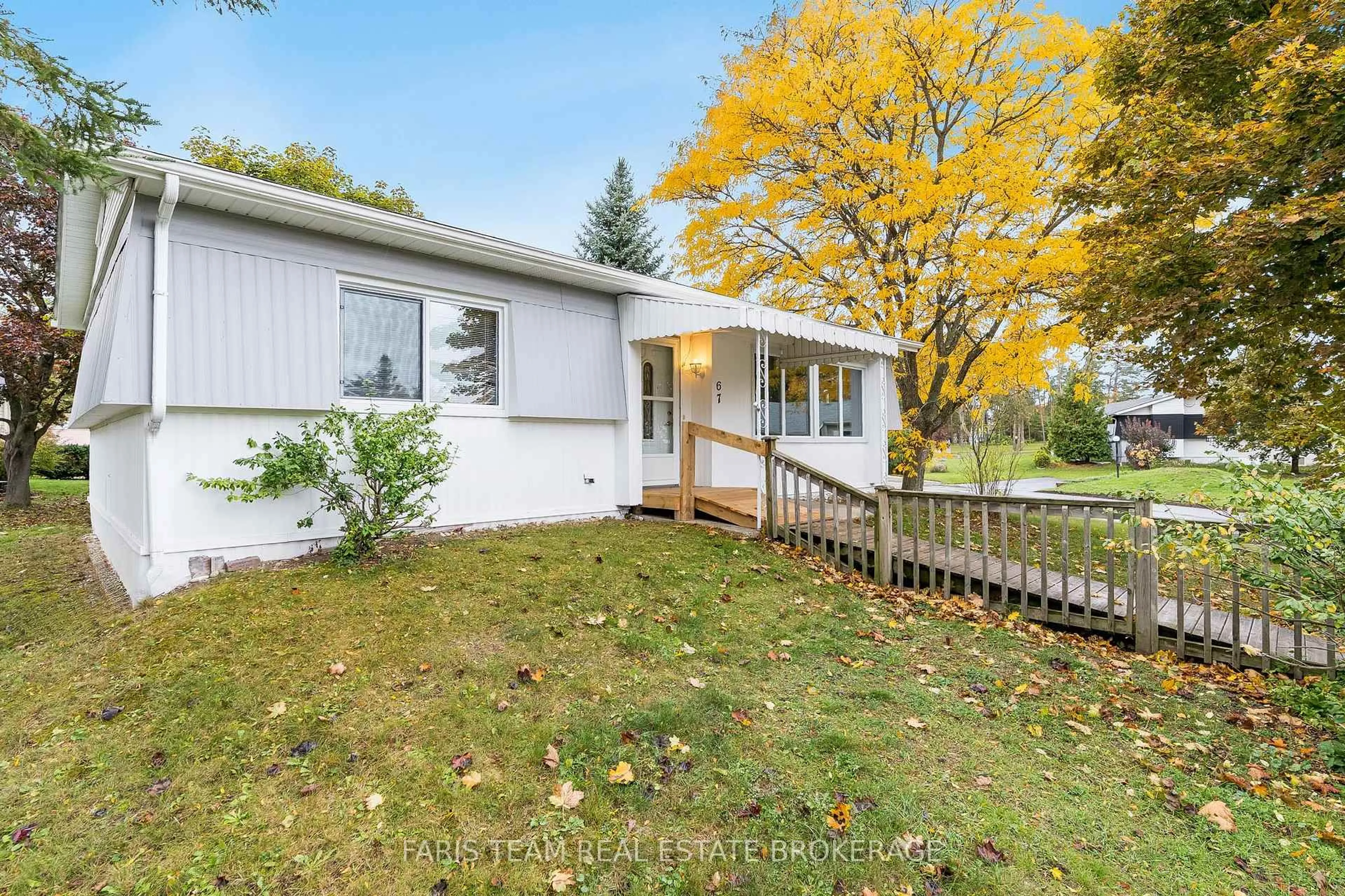 Home with vinyl exterior material, unknown for 67 Main St, Innisfil Ontario L9S 1N2