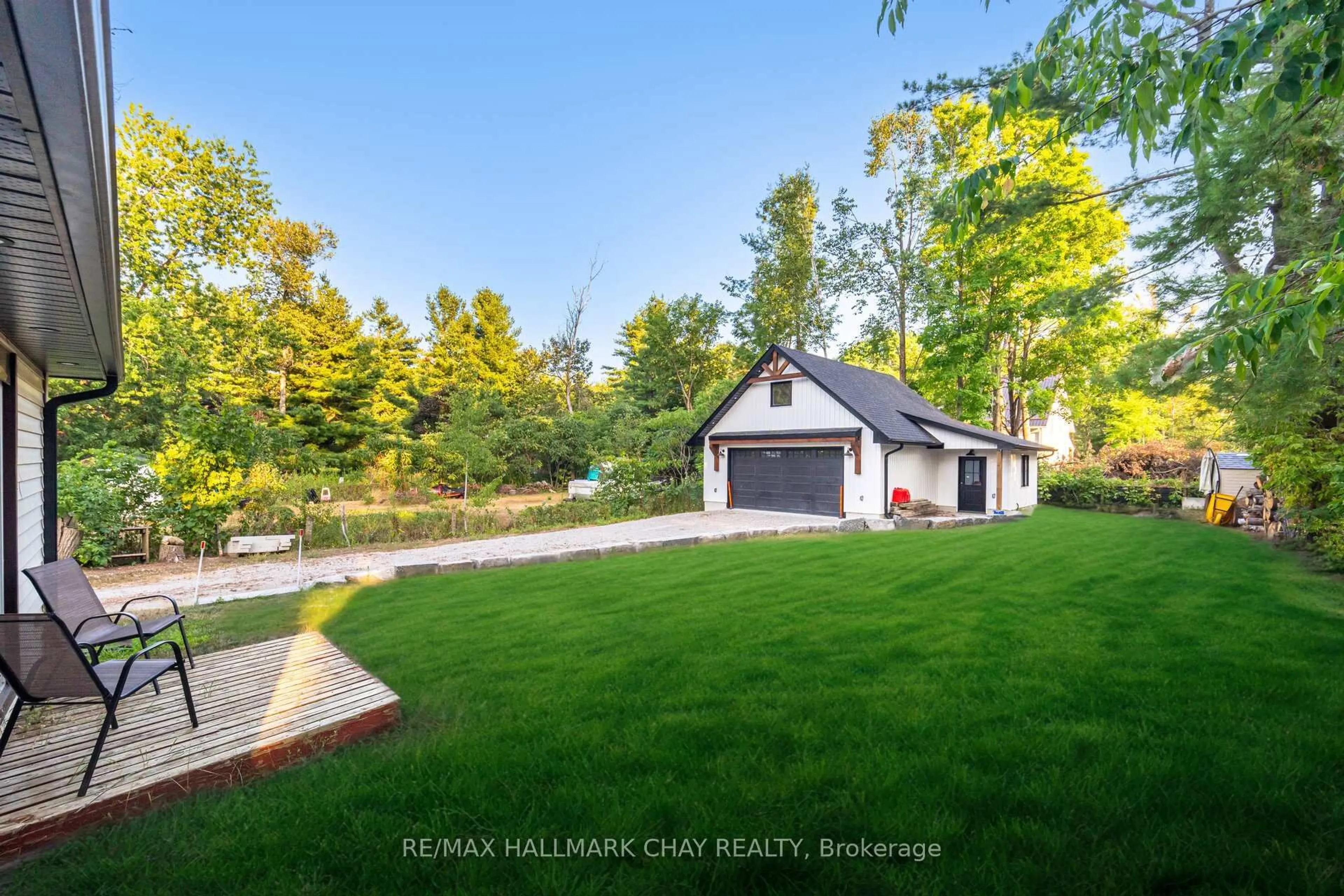 A pic from outside/outdoor area/front of a property/back of a property/a pic from drone, water/lake/river/ocean view for 731 Pinegrove Ave, Innisfil Ontario L9S 2K3