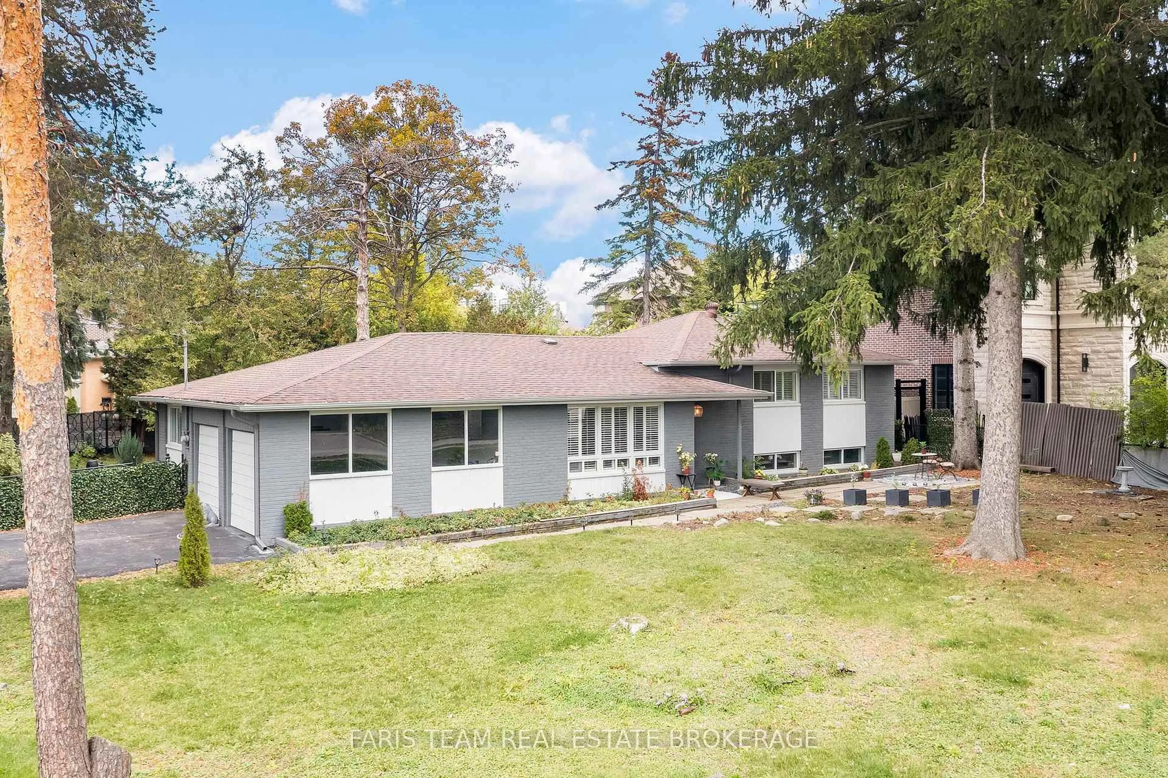 A pic from outside/outdoor area/front of a property/back of a property/a pic from drone, unknown for 52 May Ave, Richmond Hill Ontario L4C 3S6