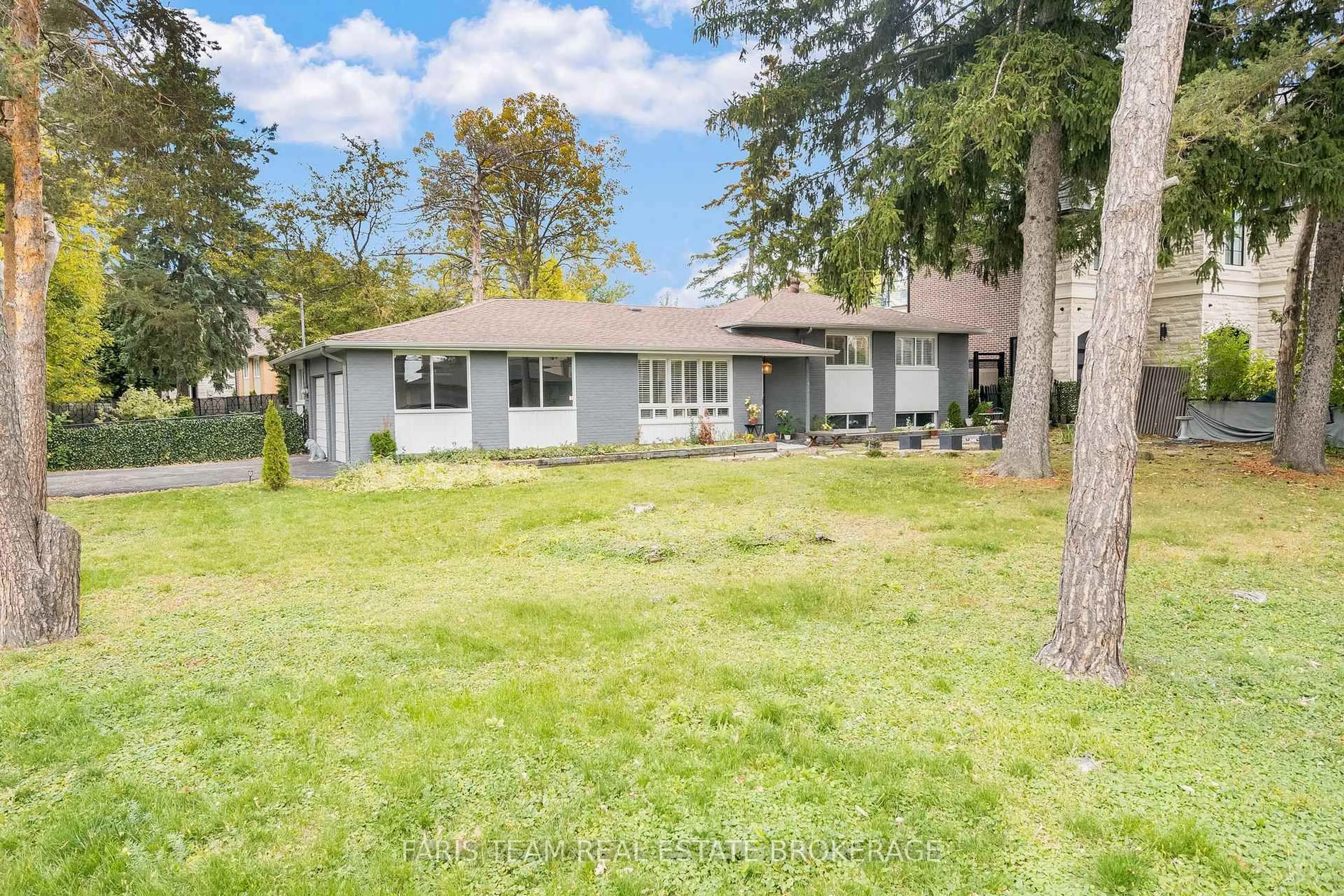 A pic from outside/outdoor area/front of a property/back of a property/a pic from drone, unknown for 52 May Ave, Richmond Hill Ontario L4C 3S6