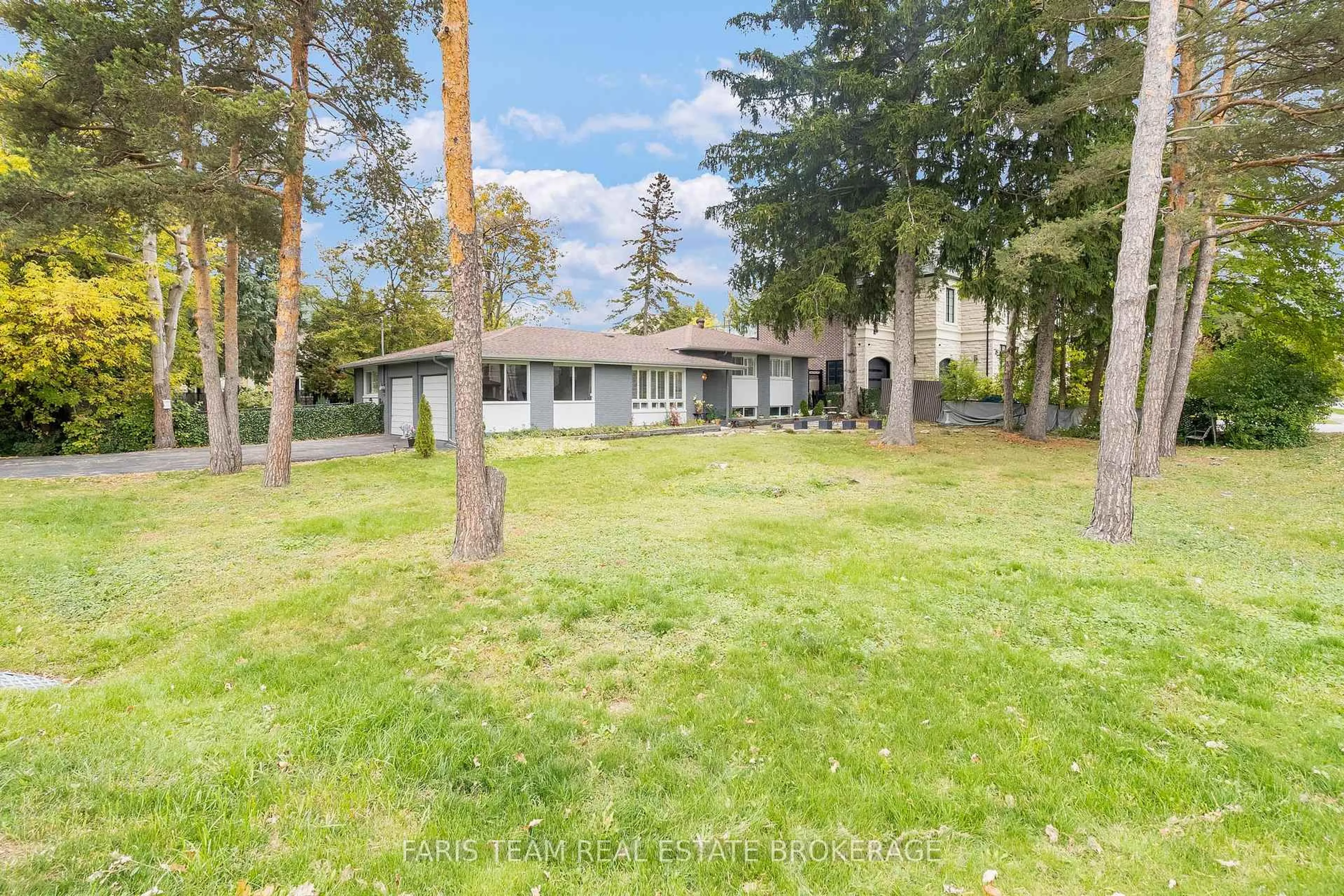 A pic from outside/outdoor area/front of a property/back of a property/a pic from drone, unknown for 52 May Ave, Richmond Hill Ontario L4C 3S6