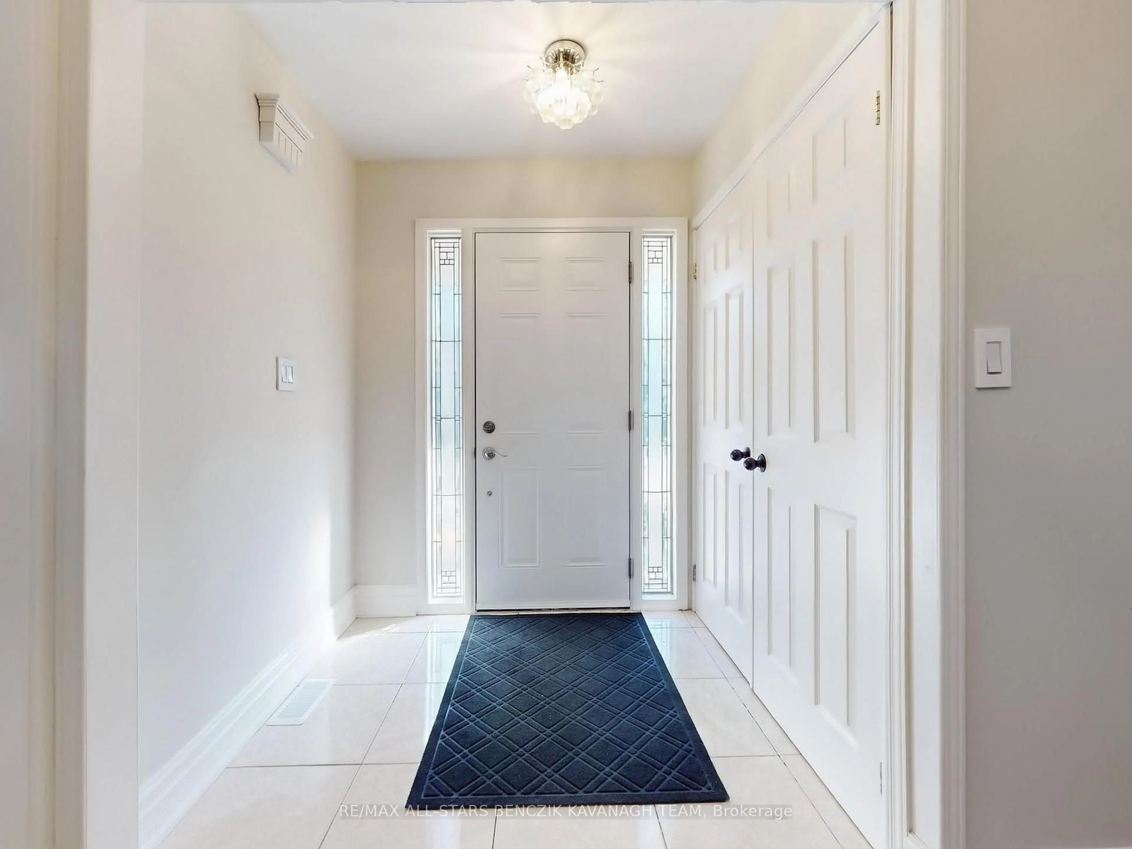 Indoor entryway for 14 Hamilton Hall Dr, Markham Ontario L3P 2P2