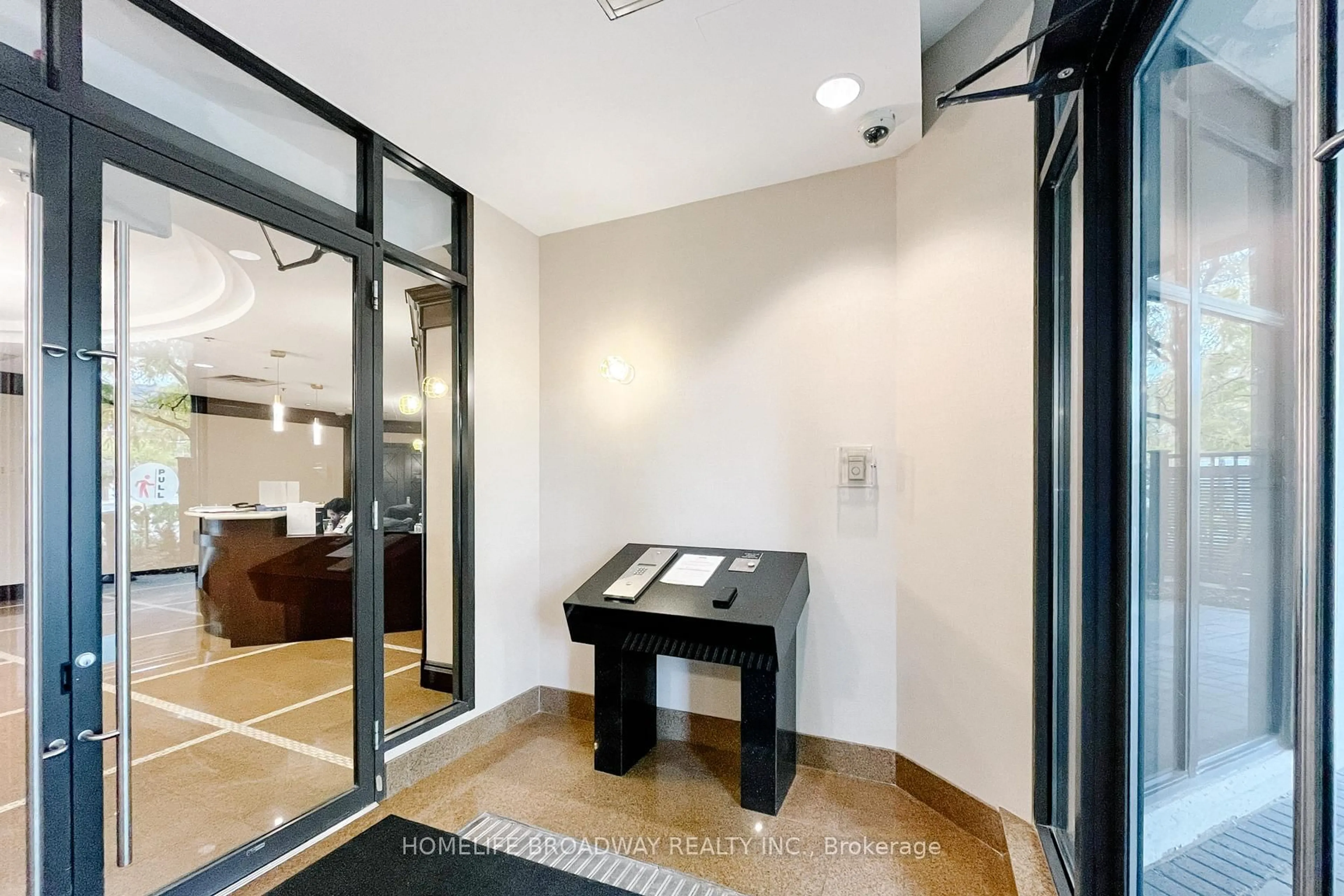 Indoor foyer for 18 Harding Blvd #PH108, Richmond Hill Ontario L4C 0T3