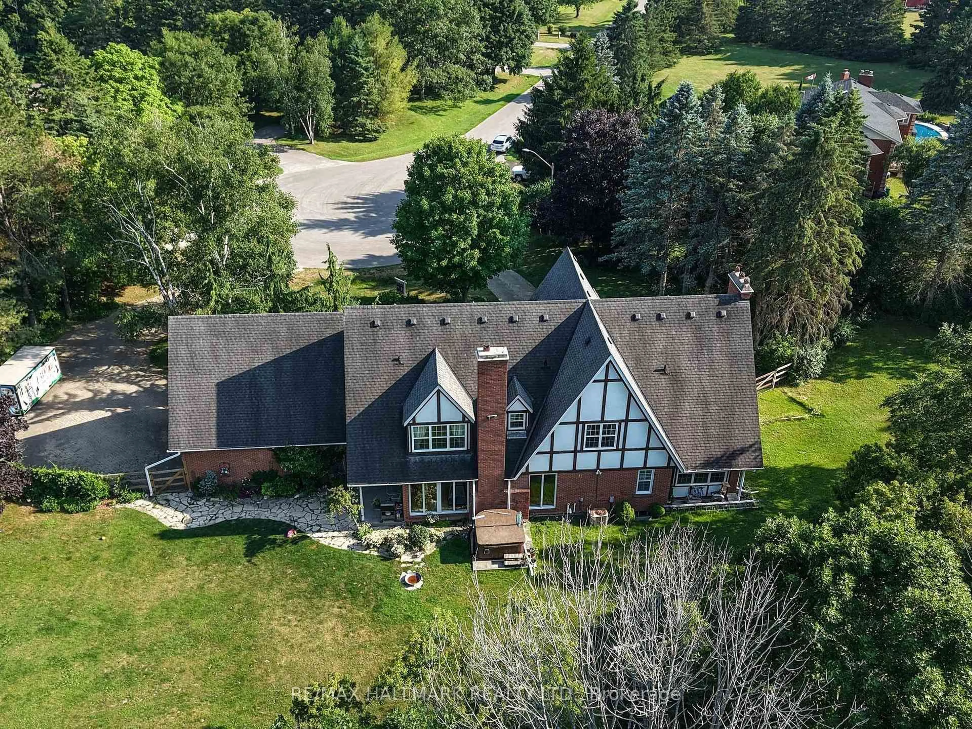 A pic from outside/outdoor area/front of a property/back of a property/a pic from drone, unknown for 23 Forfardale Rd, Whitchurch-Stouffville Ontario L4A 7X3