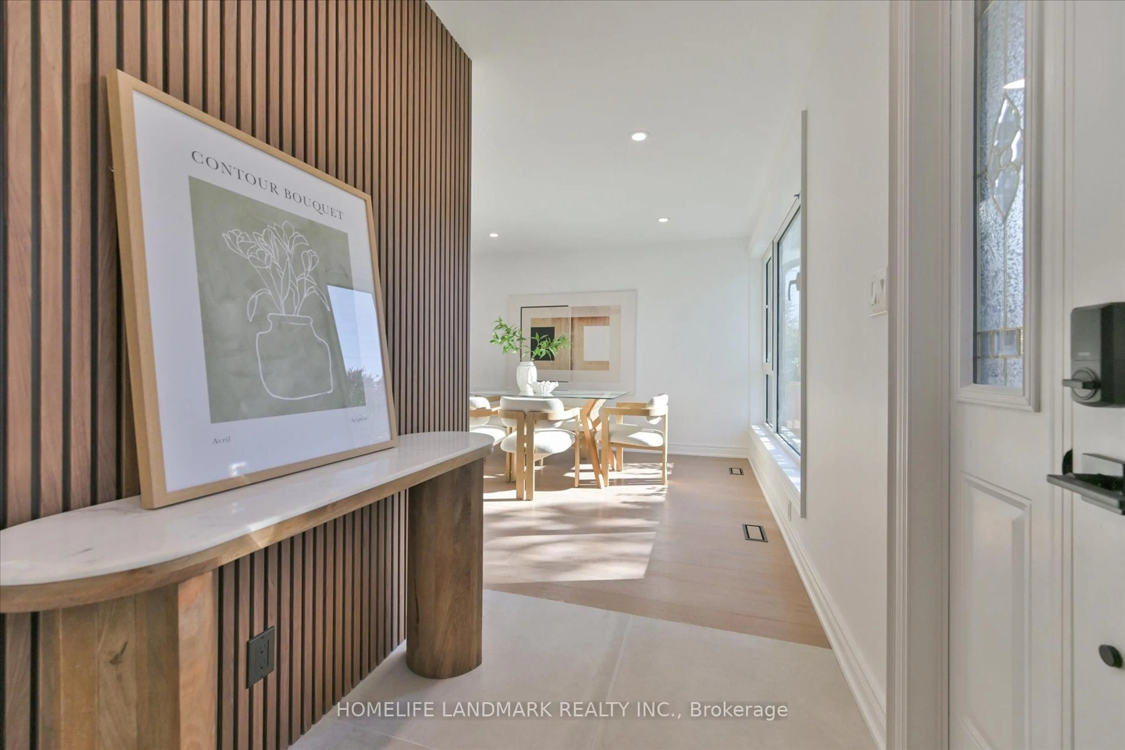 Indoor foyer for 421 Browndale Cres, Richmond Hill Ontario L4C 3H9