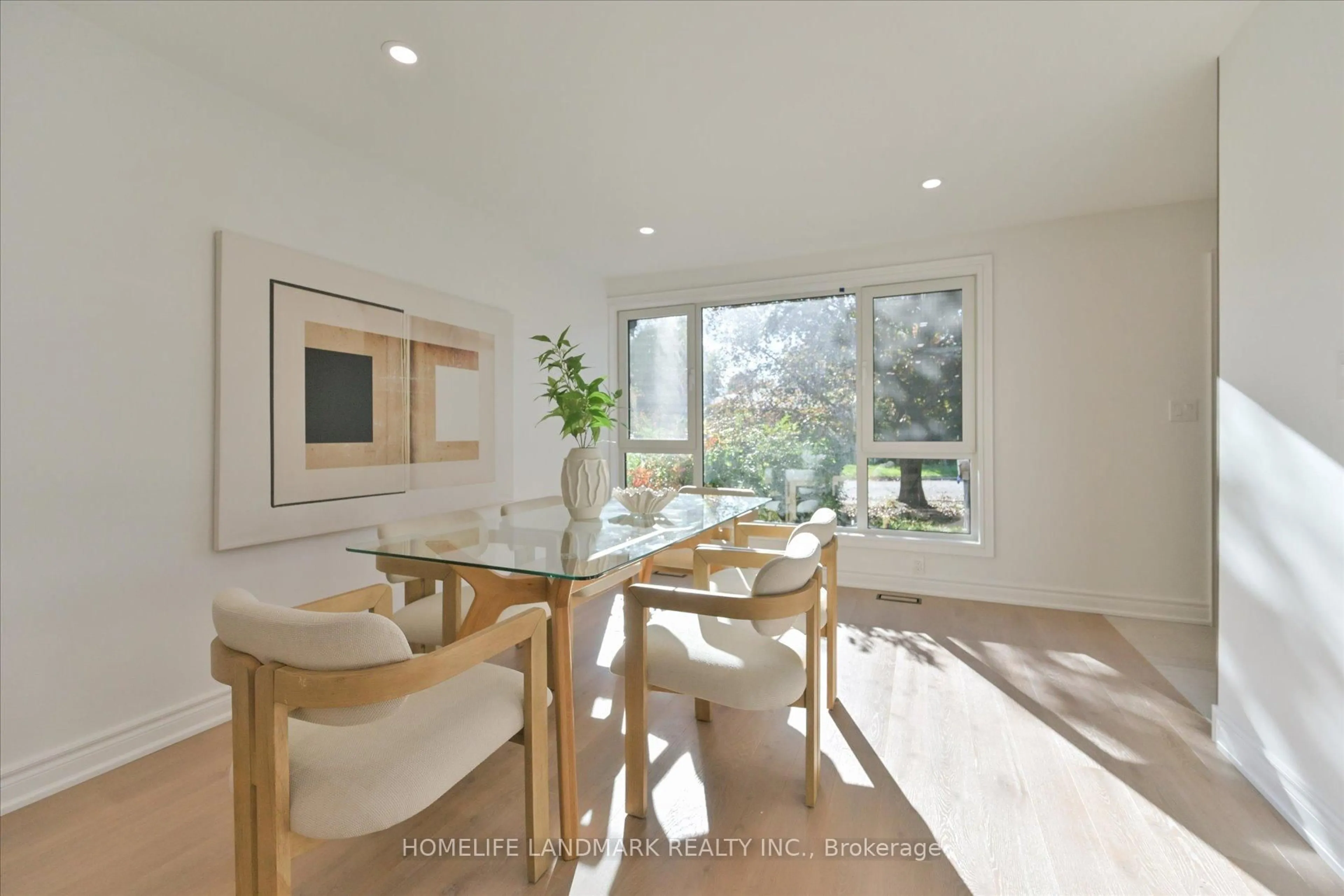 Dining room, wood/laminate floor for 421 Browndale Cres, Richmond Hill Ontario L4C 3H9