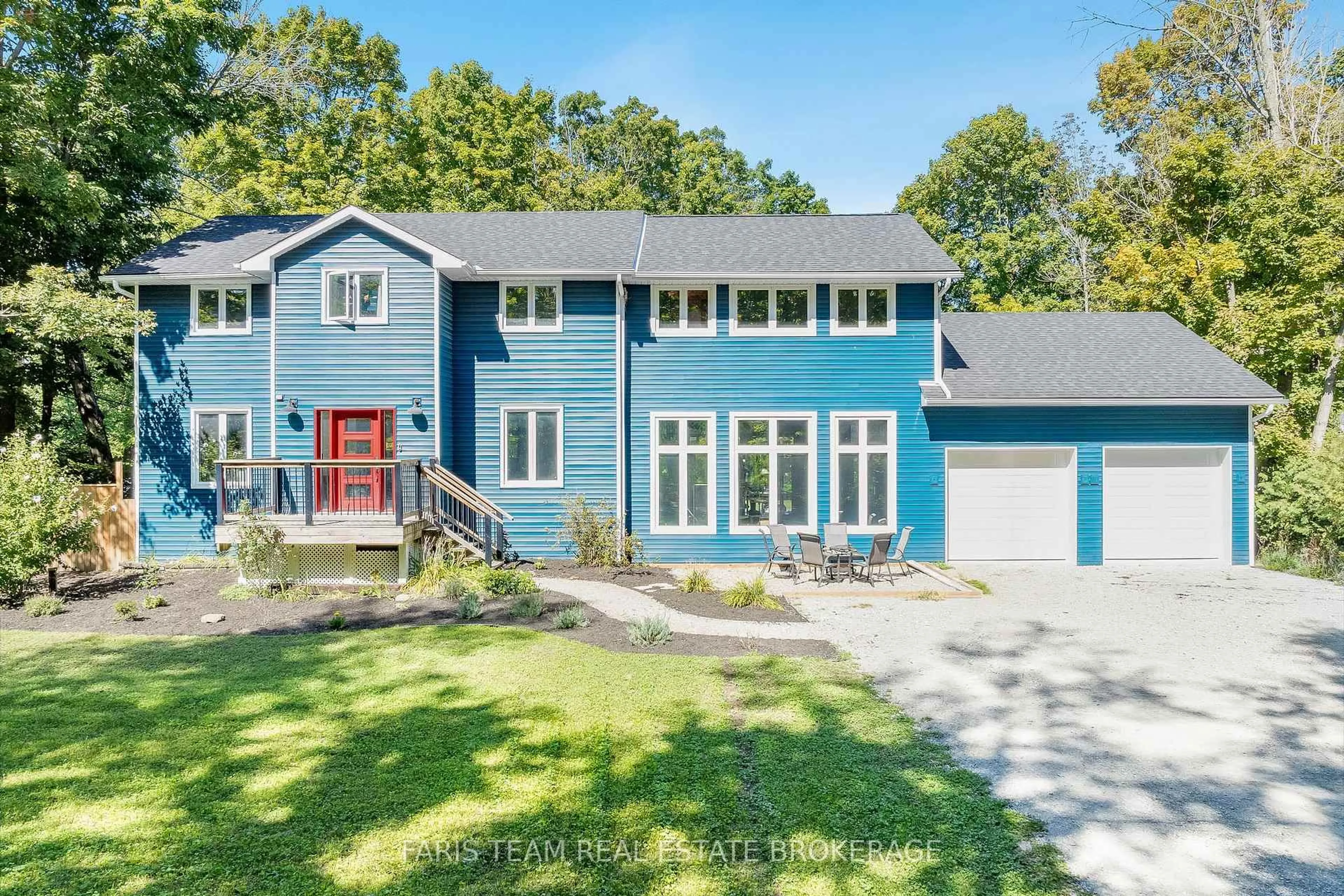 Home with vinyl exterior material, street for 1844 Oakwood Rd, Innisfil Ontario L9S 2W1