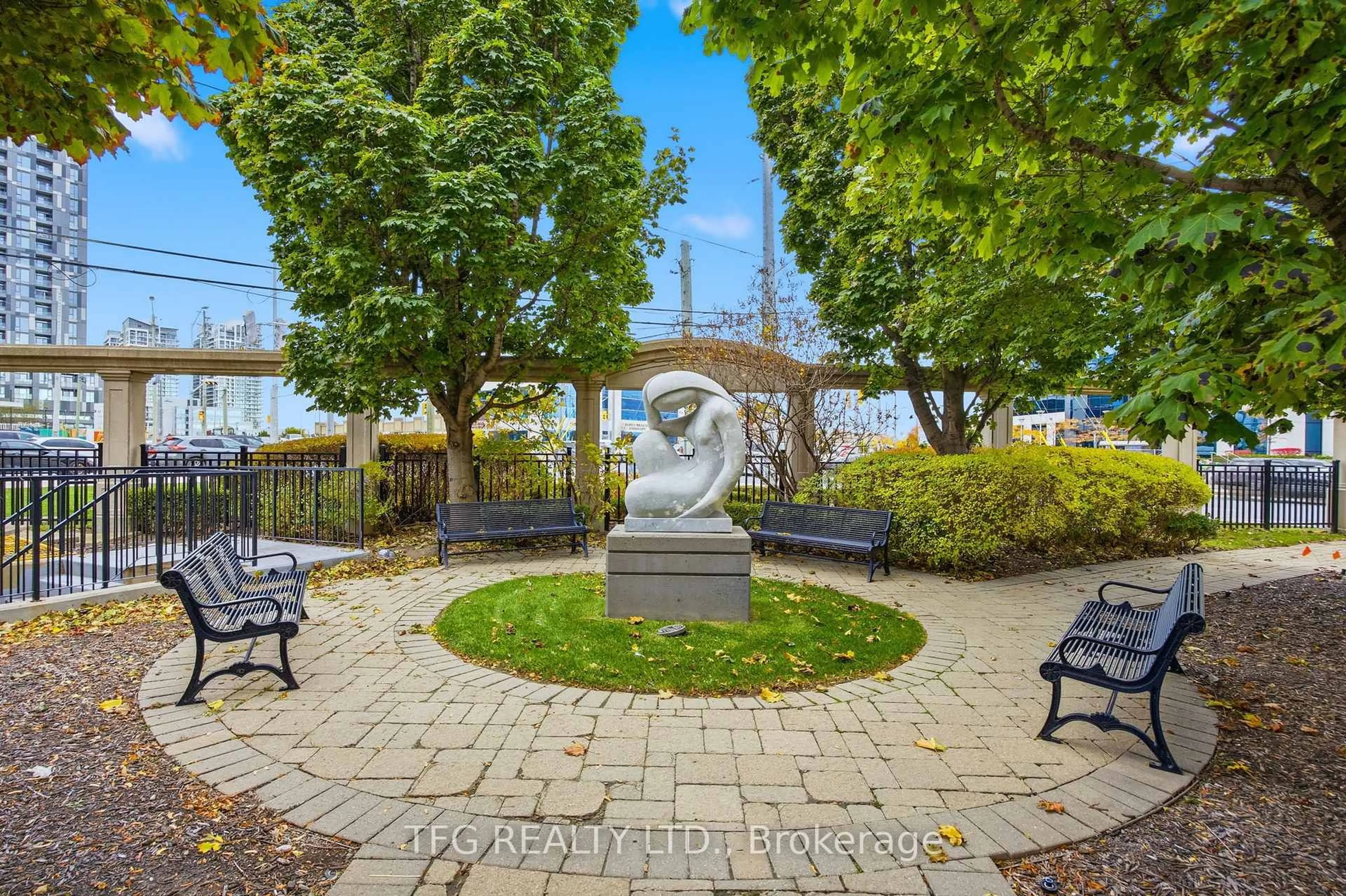 Patio, street for 9225 Jane St #417, Vaughan Ontario L6A 0J7