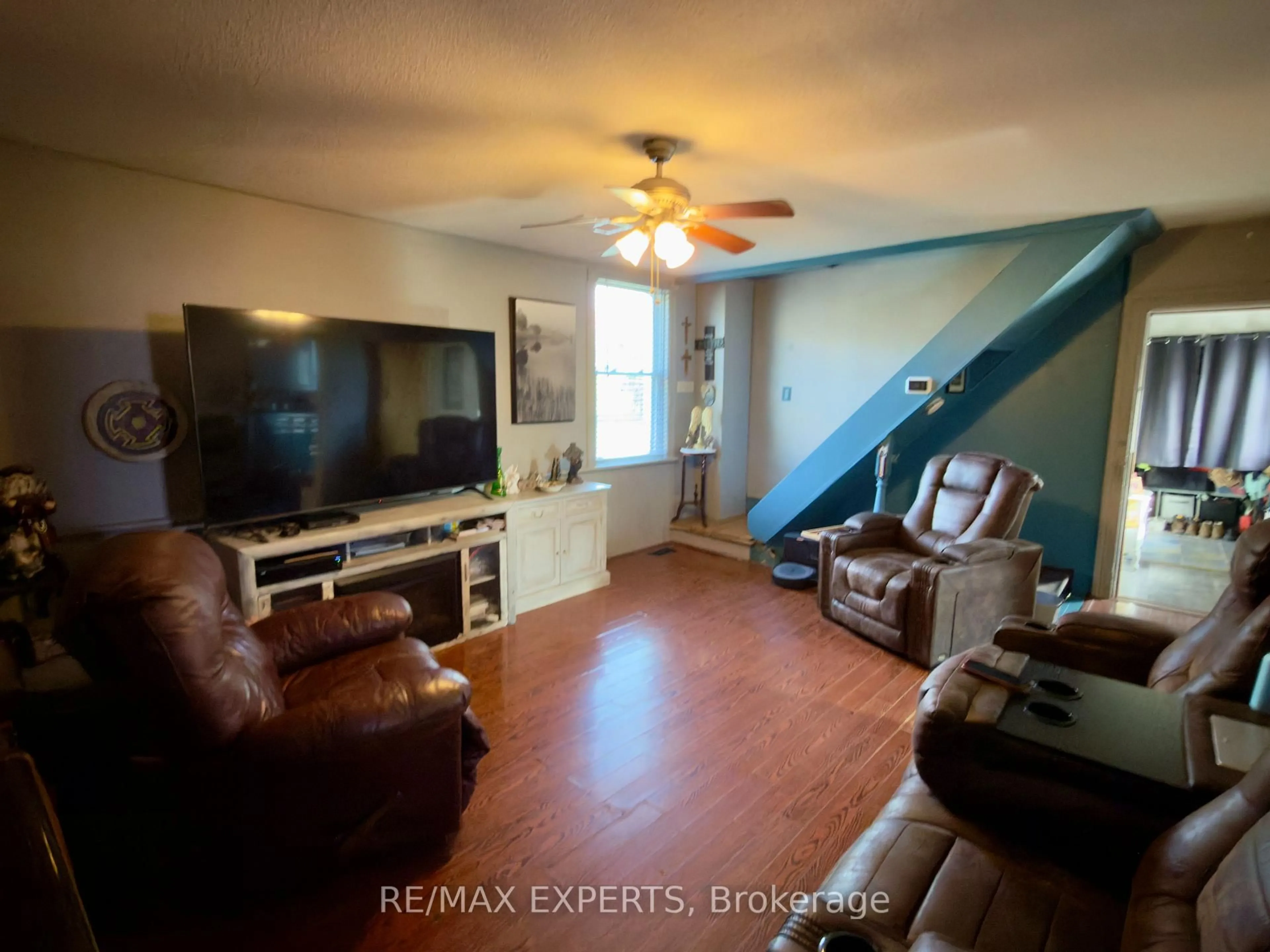 Living room with furniture, unknown for 14155 27 Highway, King Ontario L0G 1T0