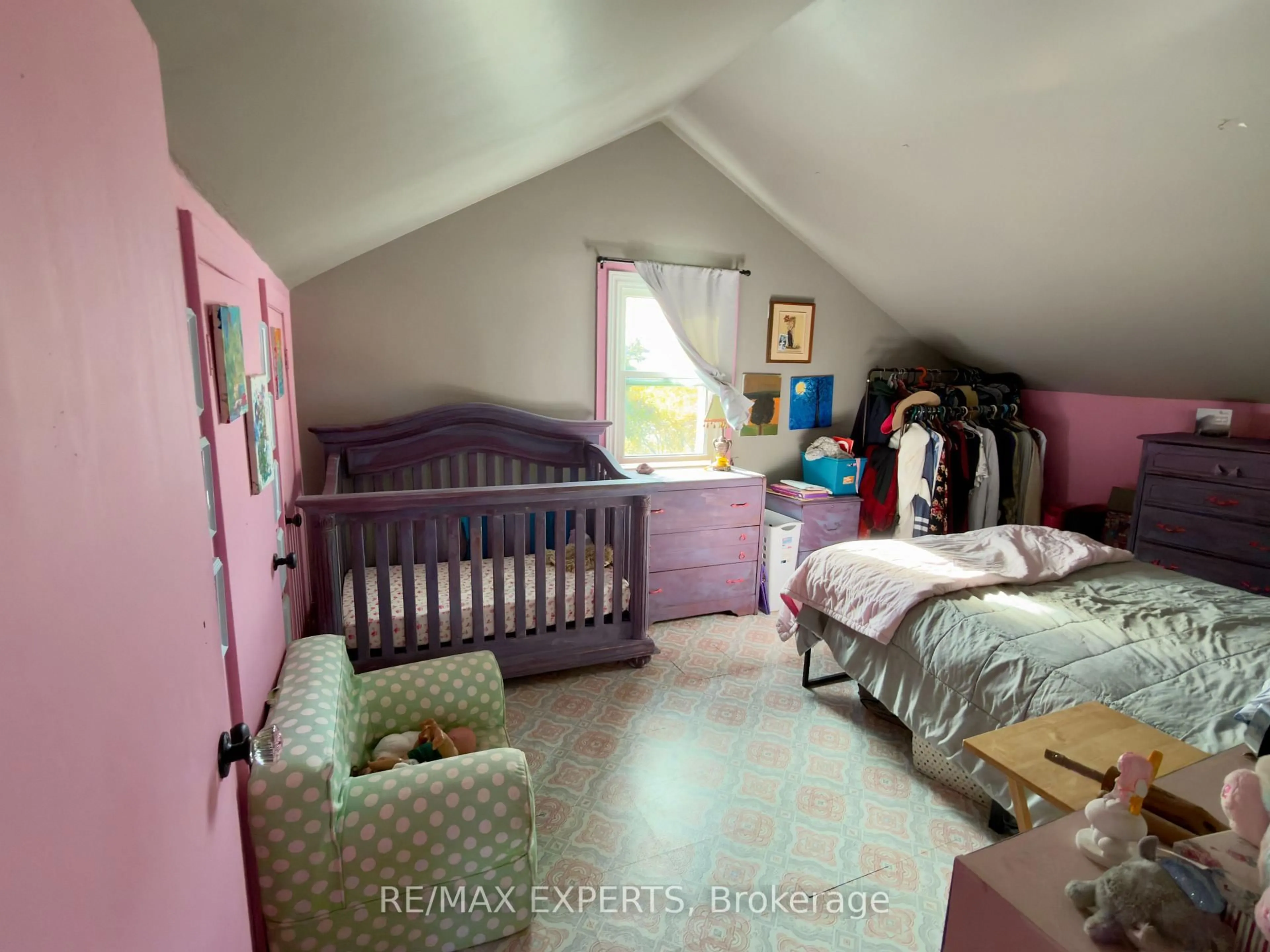 A pic of a room for 14155 27 Highway, King Ontario L0G 1T0