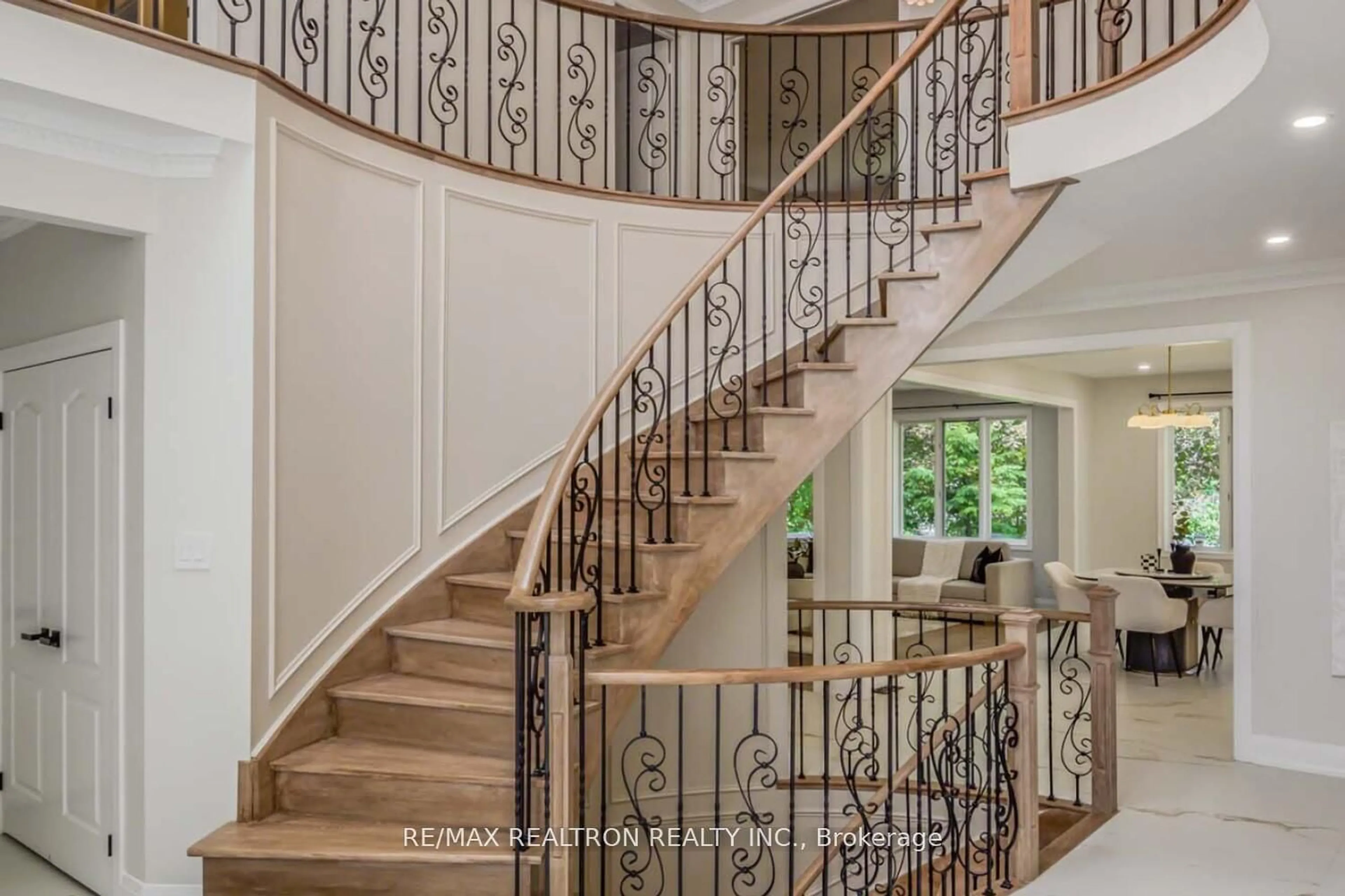 Stairs for 20 Pathlane Rd, Richmond Hill Ontario L4B 4A5