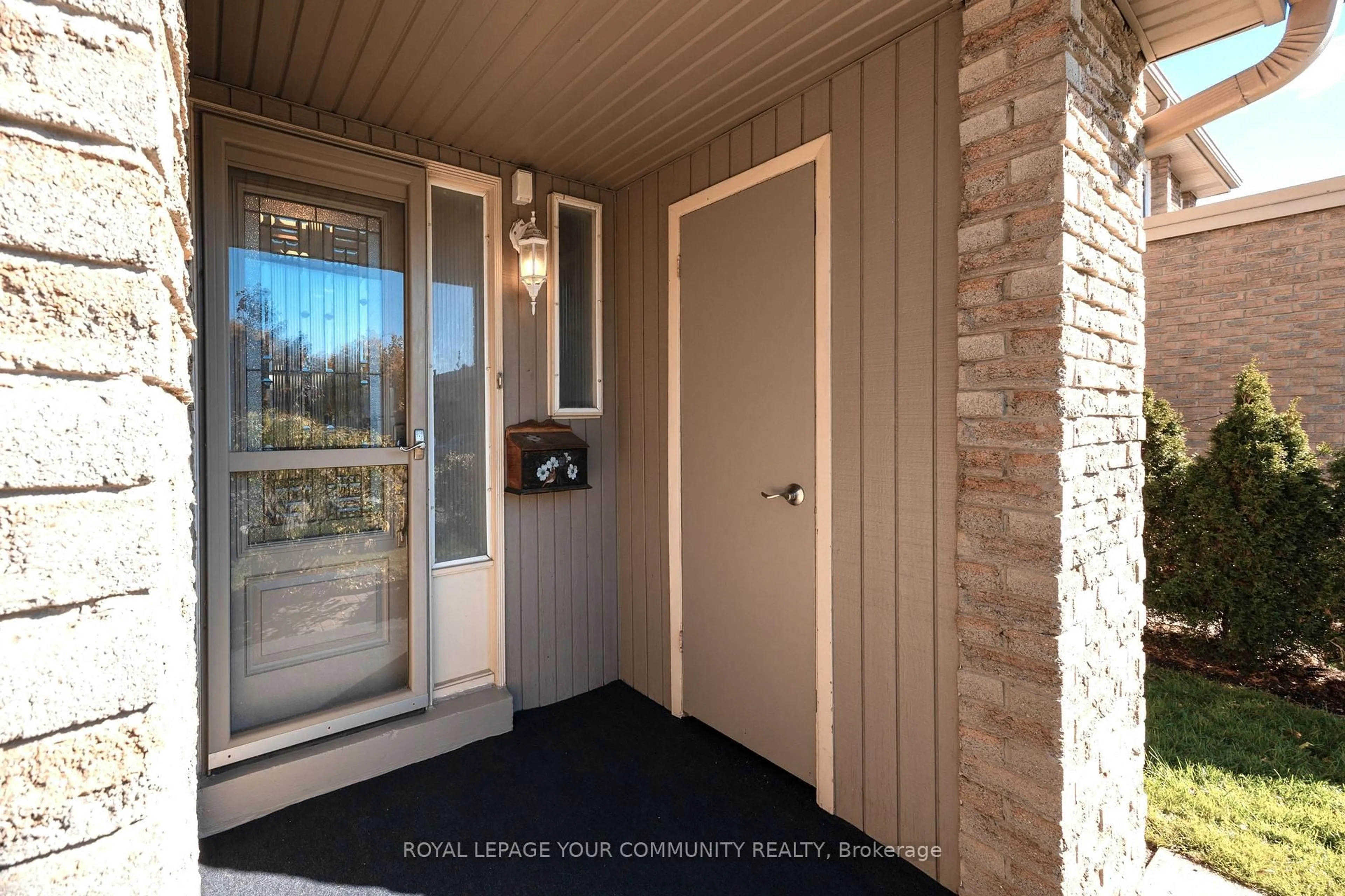 Indoor entryway for 76 Knightsbridge Way, Markham Ontario L3P 3W5