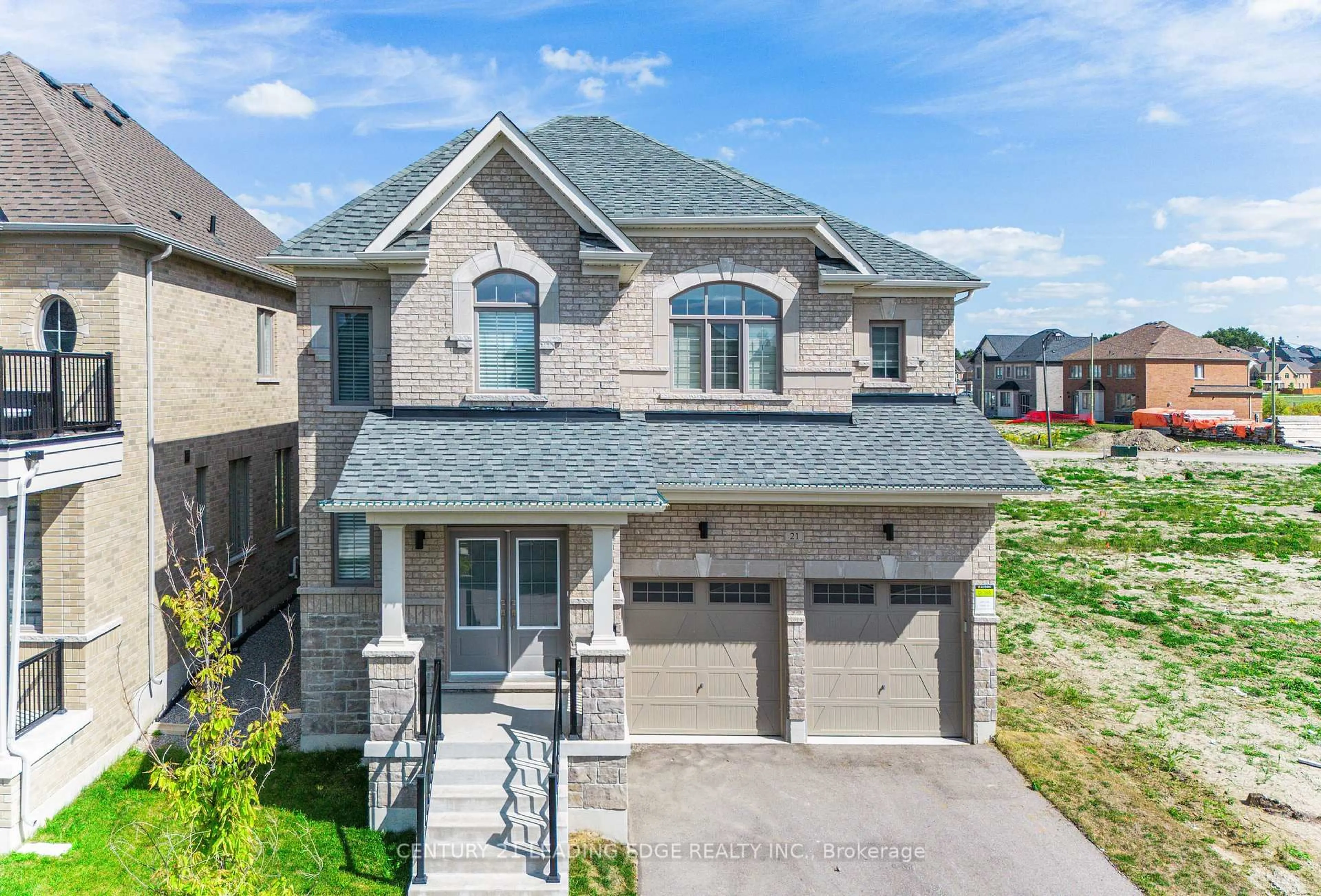 A pic from outside/outdoor area/front of a property/back of a property/a pic from drone, street for 21 Marlene Johnston Dr, East Gwillimbury Ontario L9N 0W7