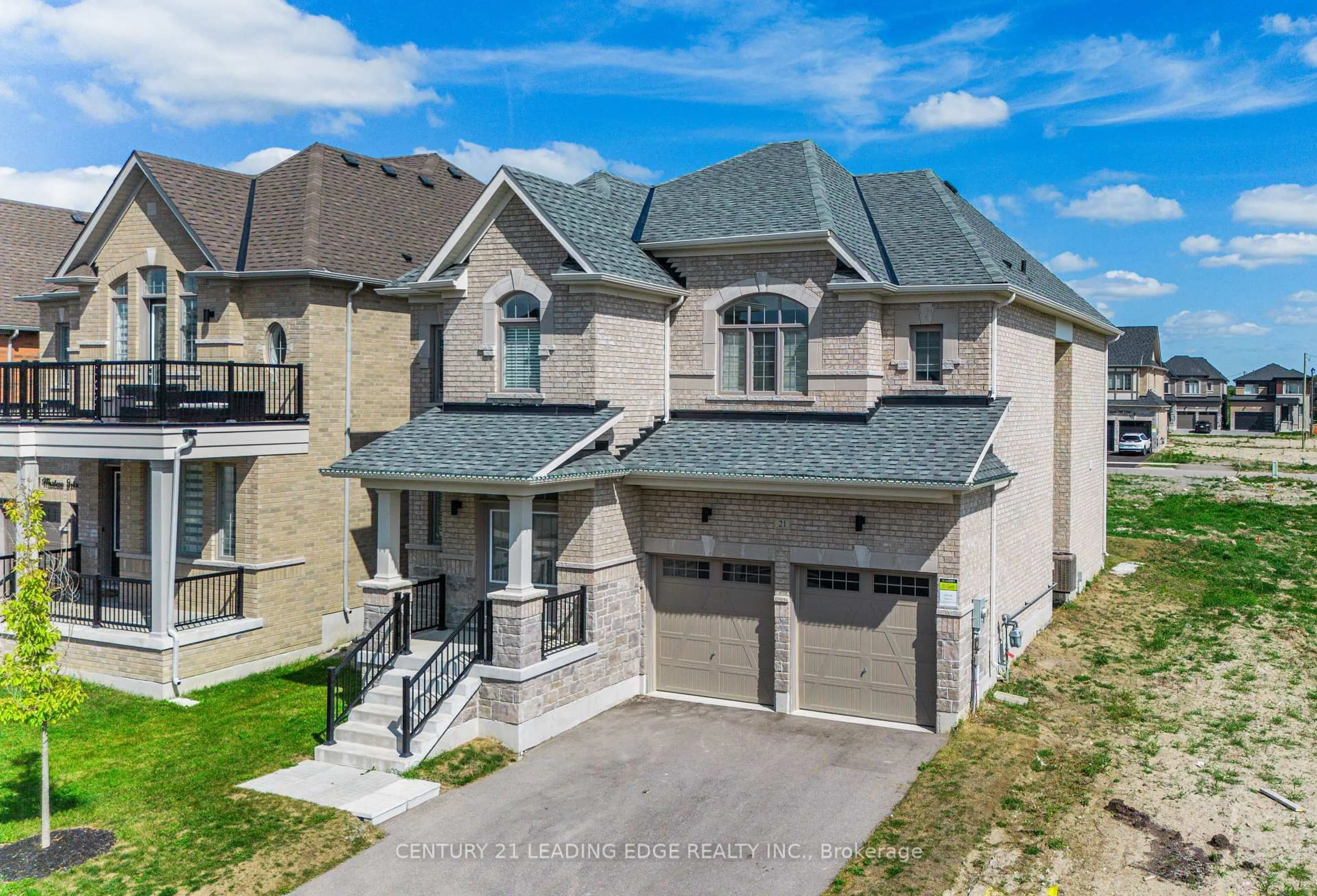 A pic from outside/outdoor area/front of a property/back of a property/a pic from drone, street for 21 Marlene Johnston Dr, East Gwillimbury Ontario L9N 0W7