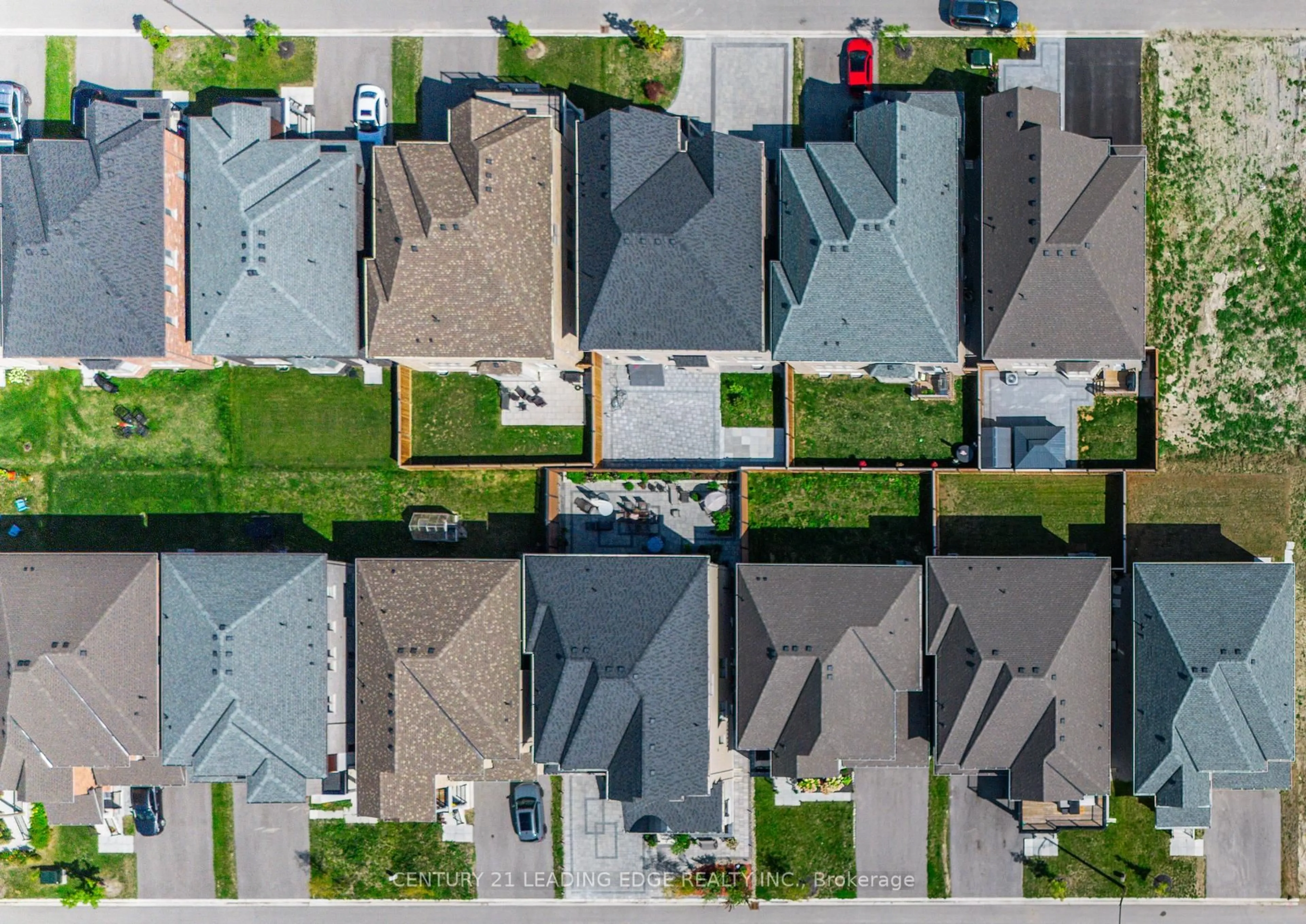 A pic from outside/outdoor area/front of a property/back of a property/a pic from drone, street for 21 Marlene Johnston Dr, East Gwillimbury Ontario L9N 0W7