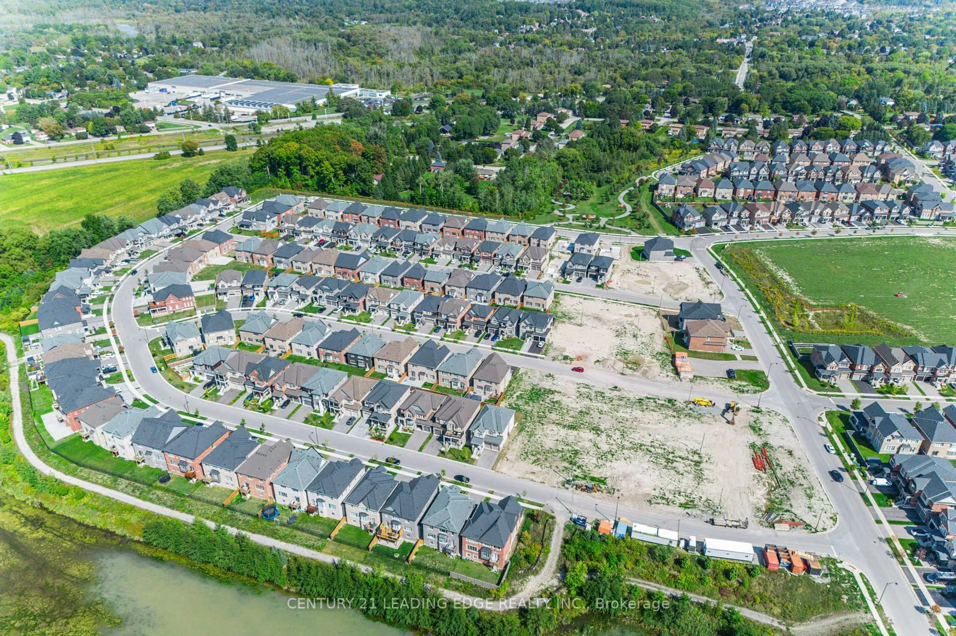 A pic from outside/outdoor area/front of a property/back of a property/a pic from drone, street for 21 Marlene Johnston Dr, East Gwillimbury Ontario L9N 0W7